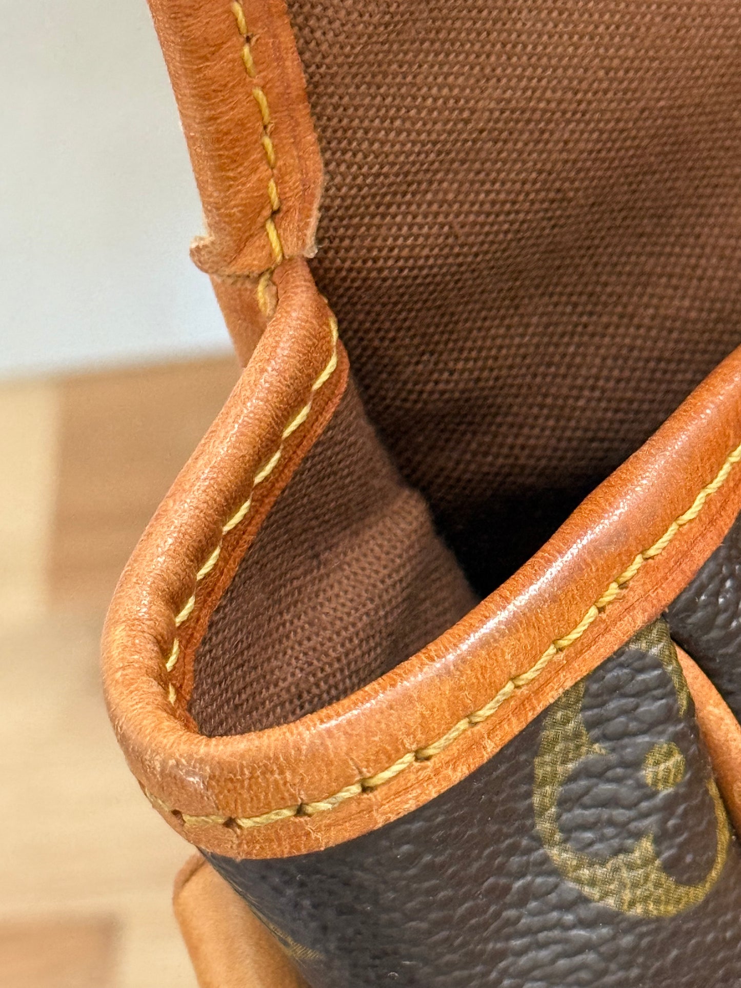 Gibeciere GM Crossbody - 📅 Year: 1997