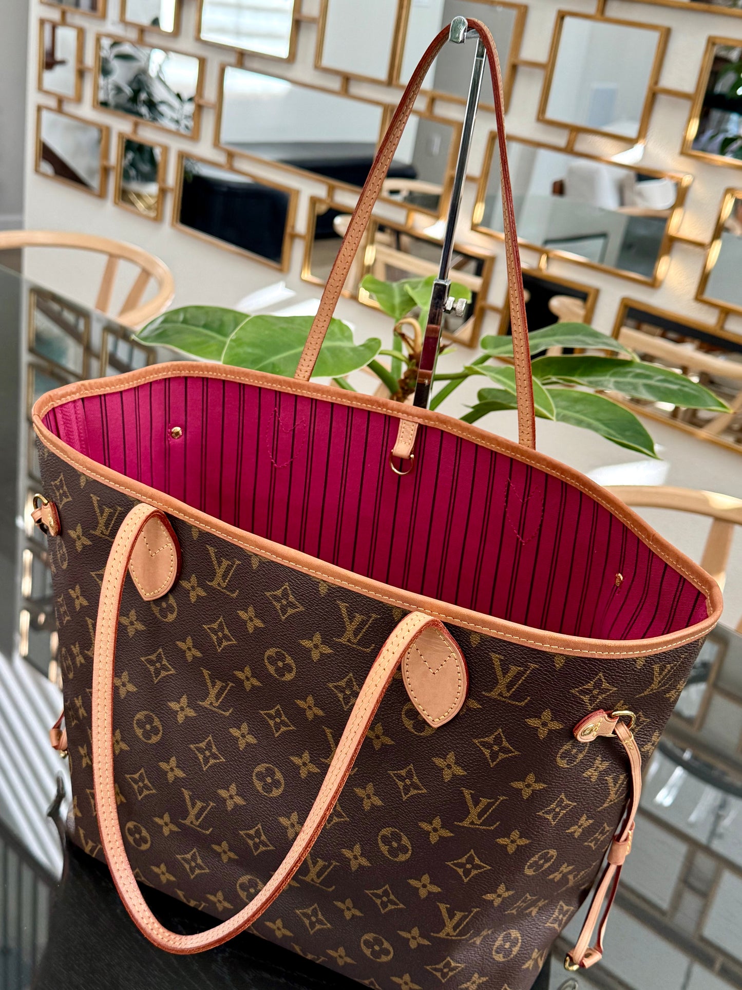 Neverfull MM Monogram in Peony with Dustbag 📅 Year: 2020