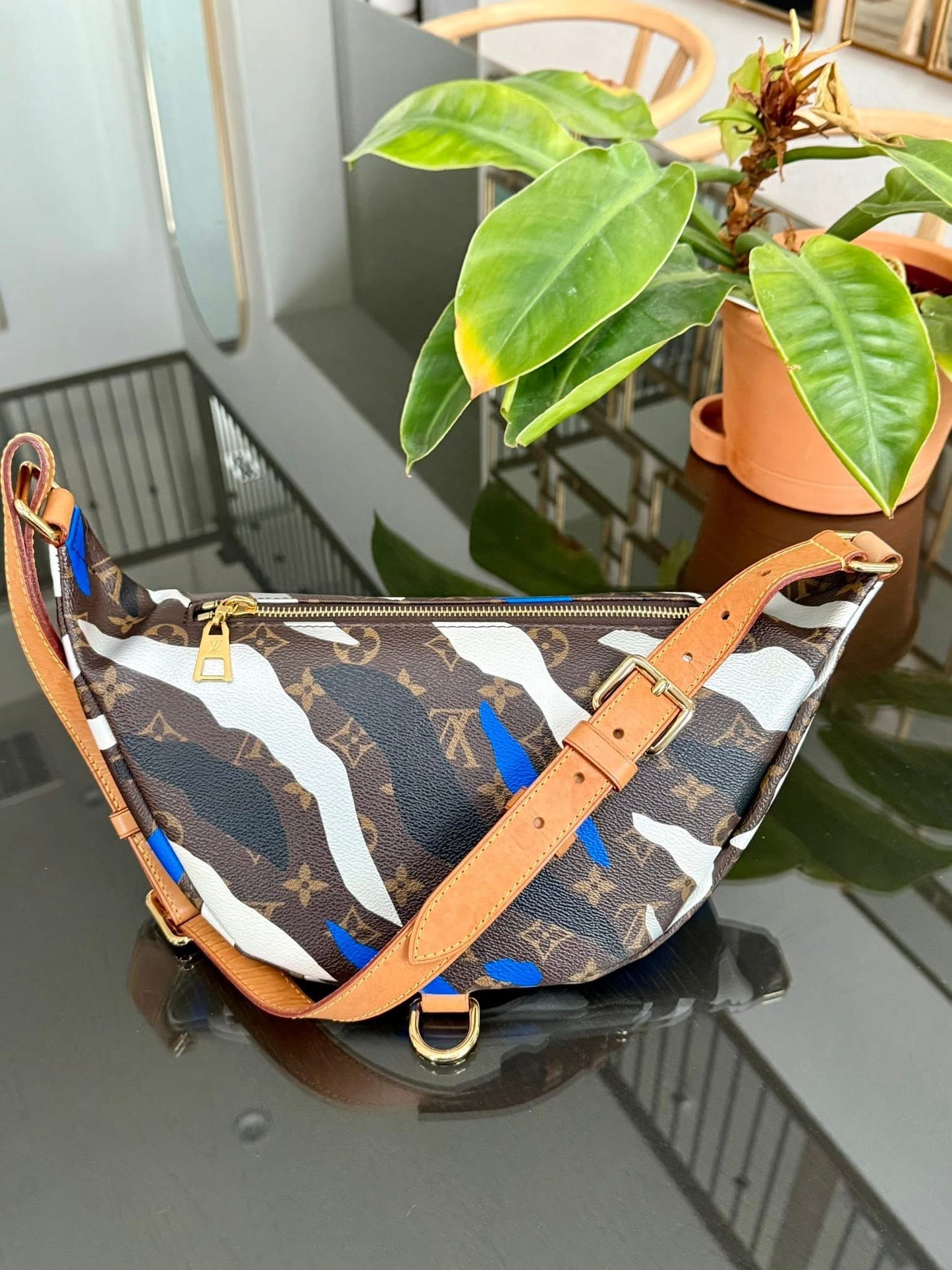 Bumbag Monogram League of Legends with Dustbag, Box and Paper bag 🌺- 🗓️ Year 2019