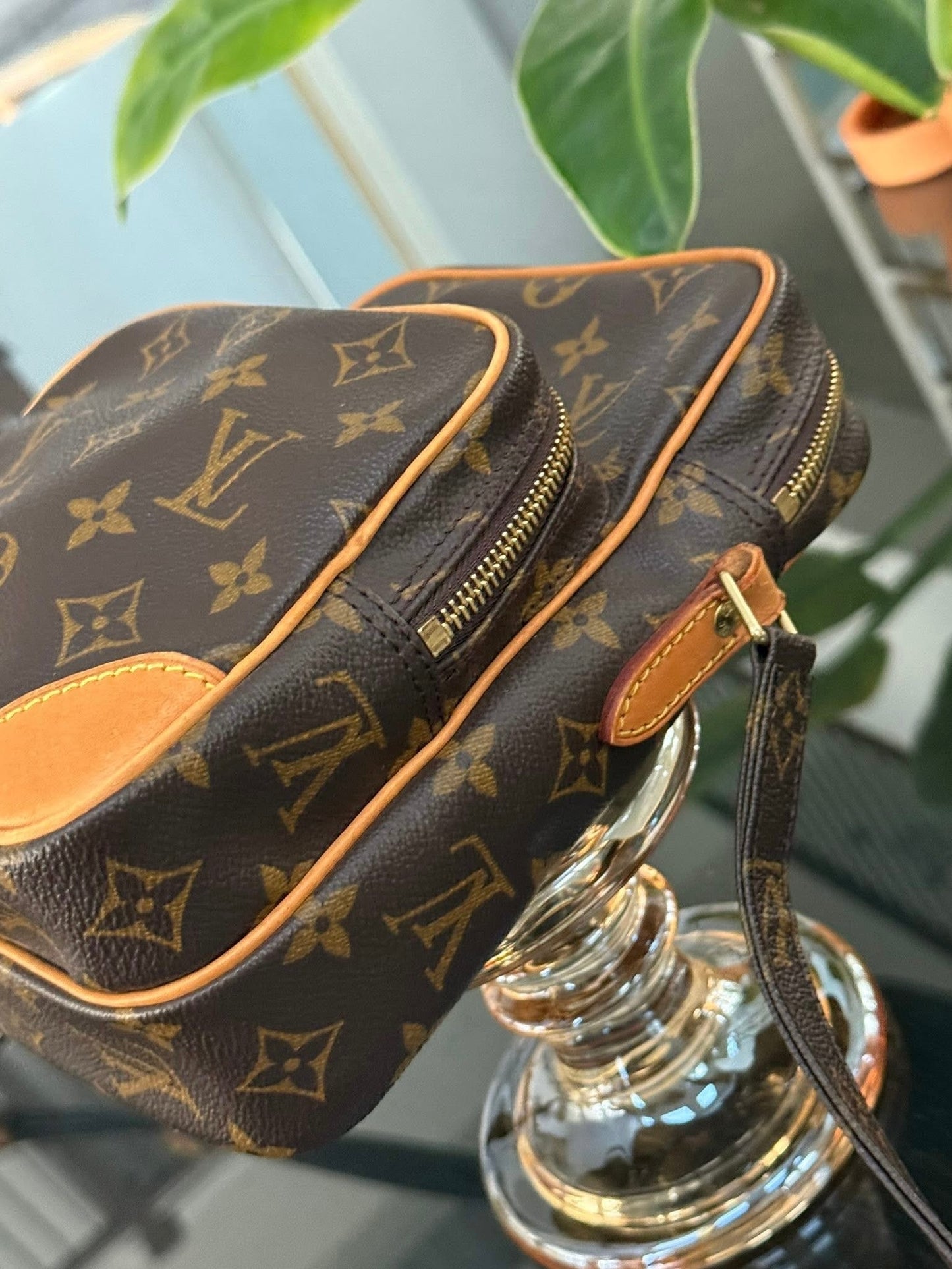 Amazon Crossbody Bag 🗓️ Year: 2000