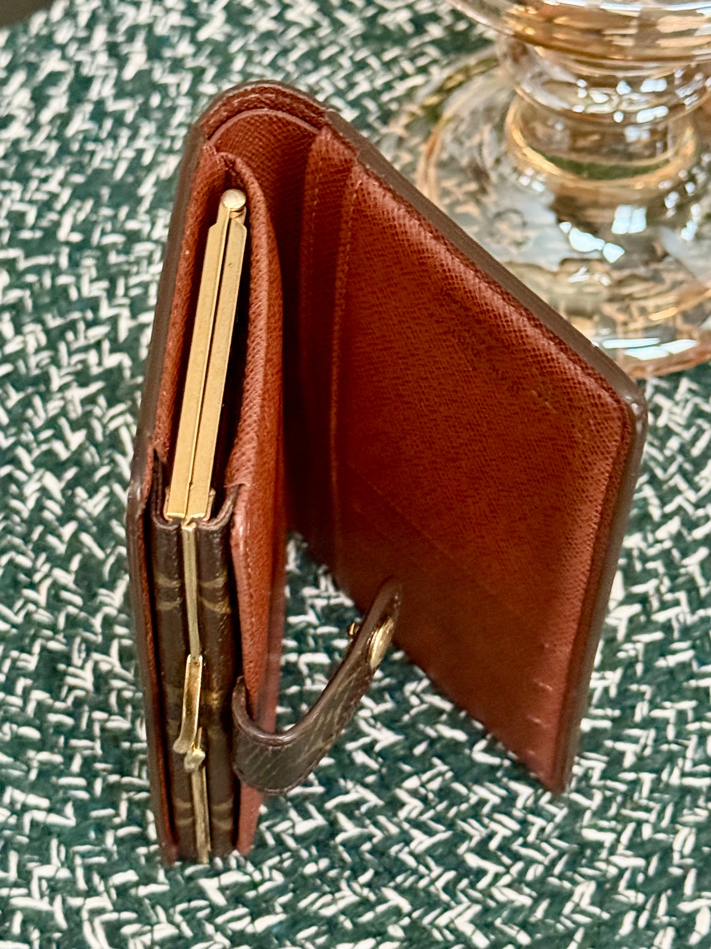 Kisslock Wallet in Monogram 🗓️ Year: 2001