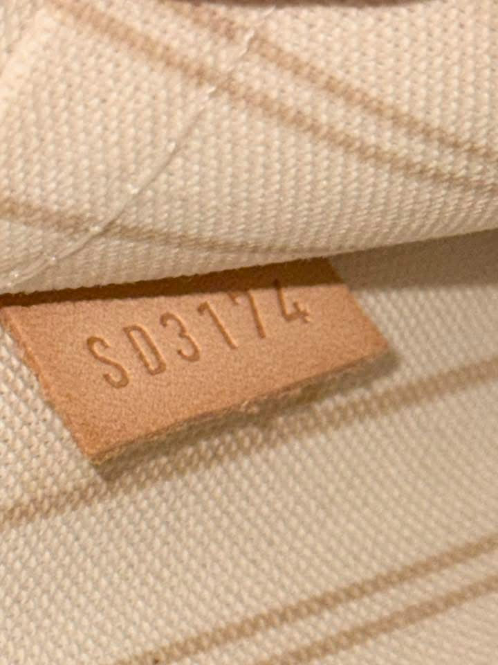 Neverfull MM/GM Pouch in Azur 🗓️ Year: 2014