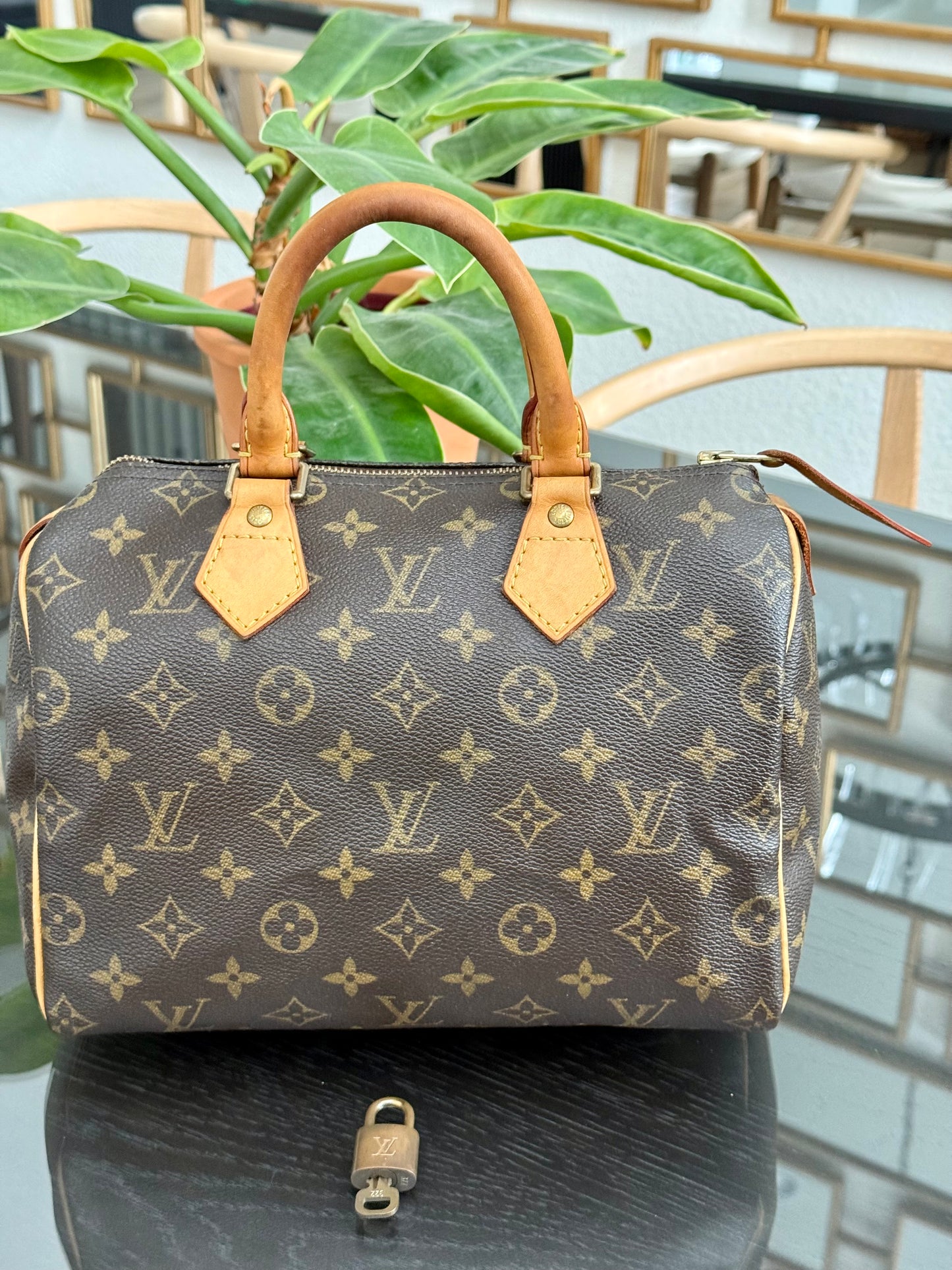 Speedy 25 in Monogram with Lock 🔐 and Key -🗓️ Year: 2005