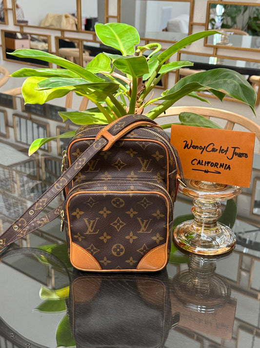 Amazon Crossbody Bag -Year: 2000