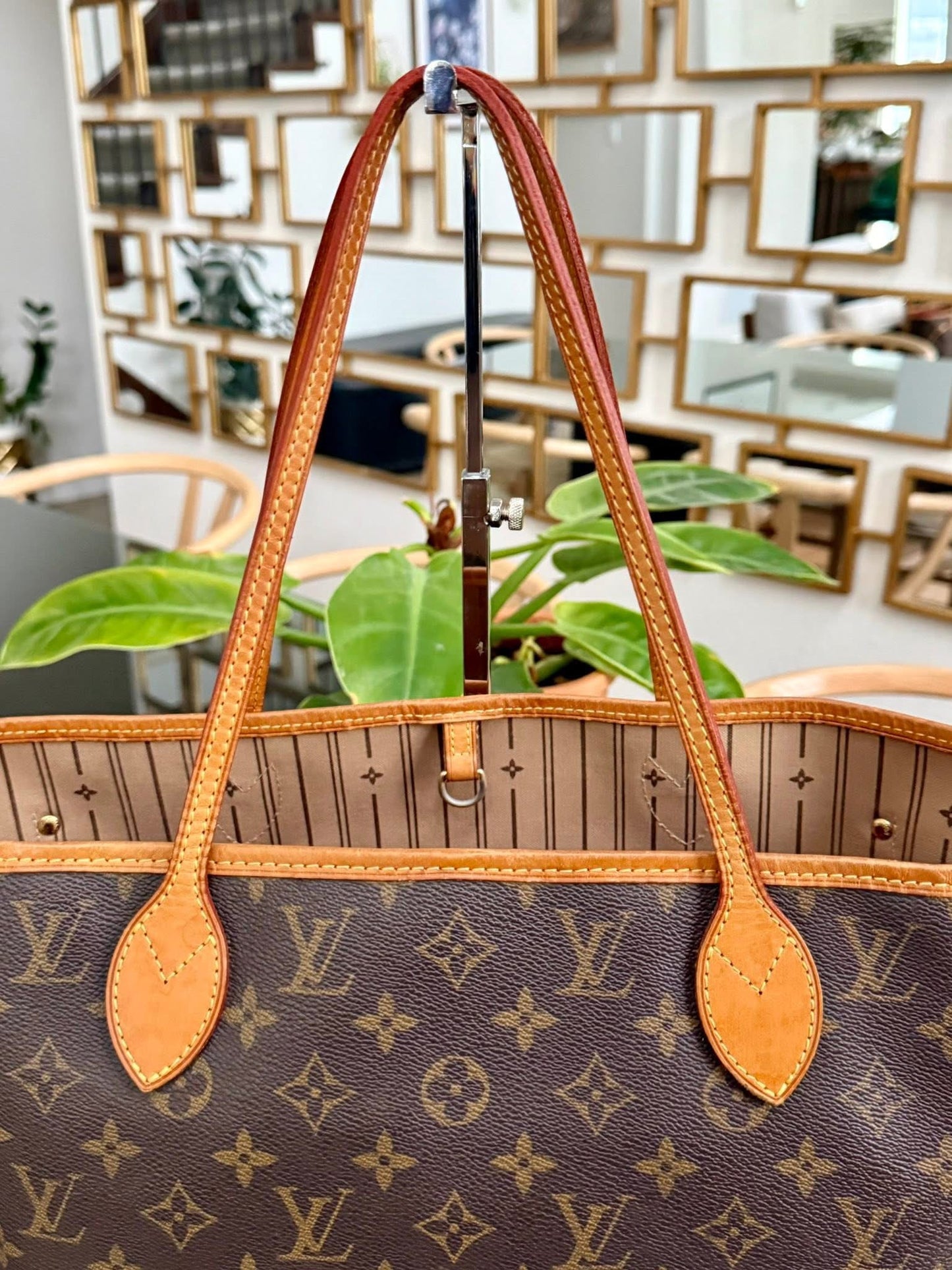 Neverfull MM with Dustbag and Insert Organizer 📅 Year: 2011