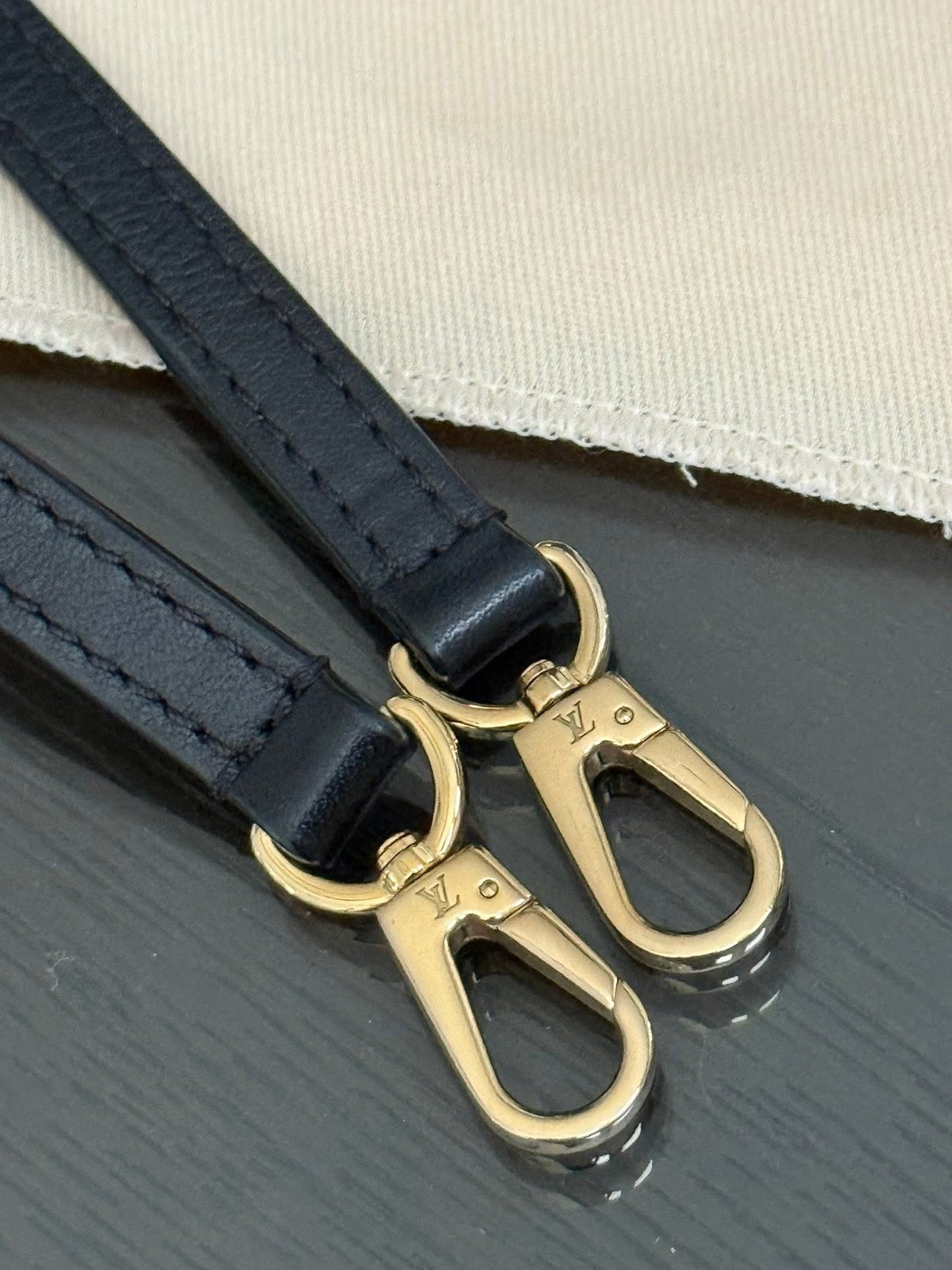 Locky BB Monogram Noir with Original Strap, Dustbag, Box and Paper bag - 📅 Year: 2019