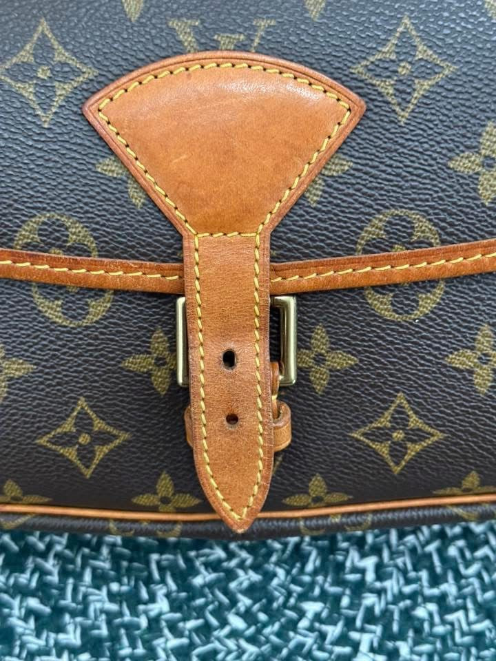 Sologne Crossbody 📅 Year: 2000