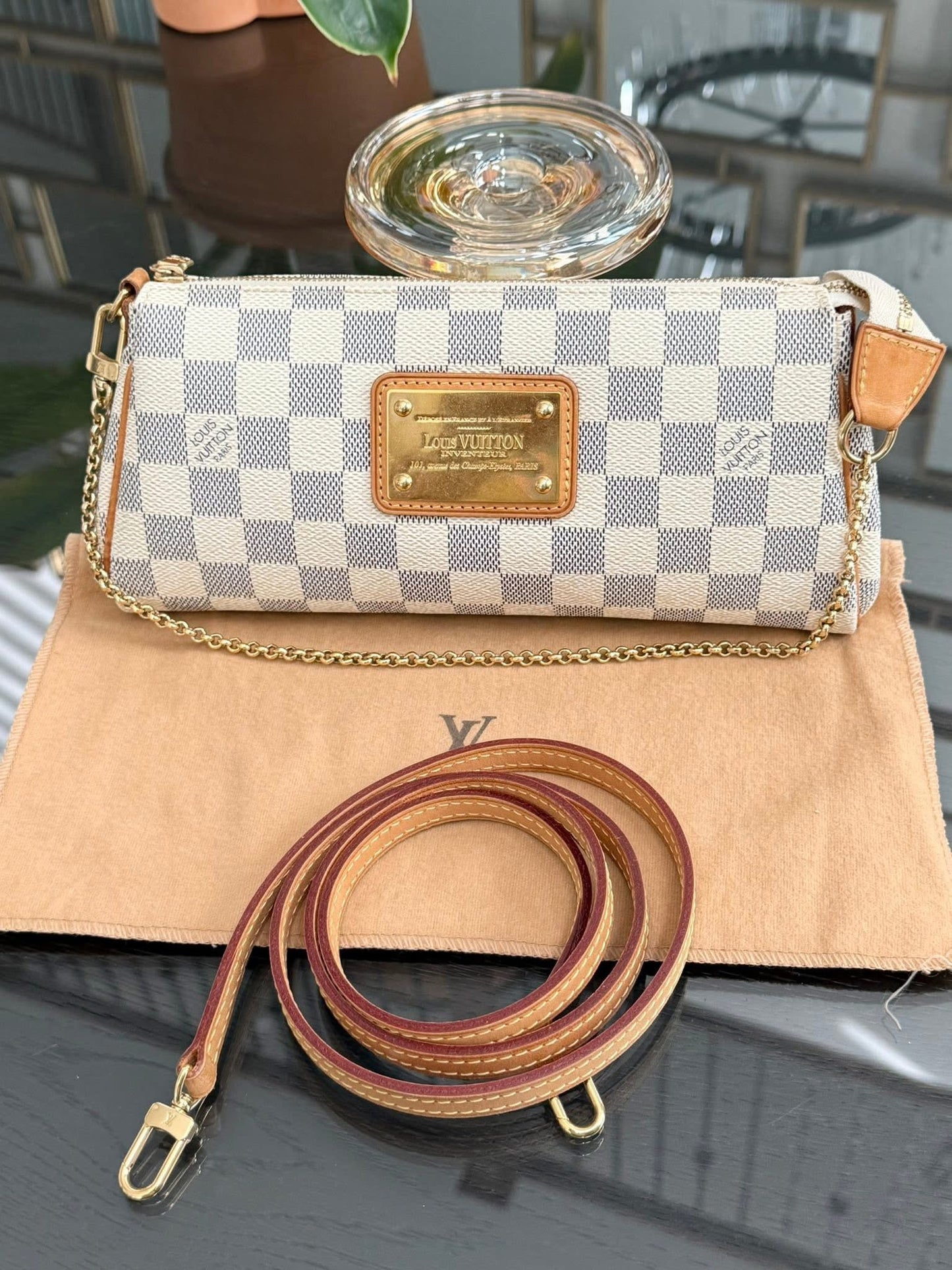 Eva Clutch in Azur with Original Strap, Box and Dustbag 🗓️ Year: 2011