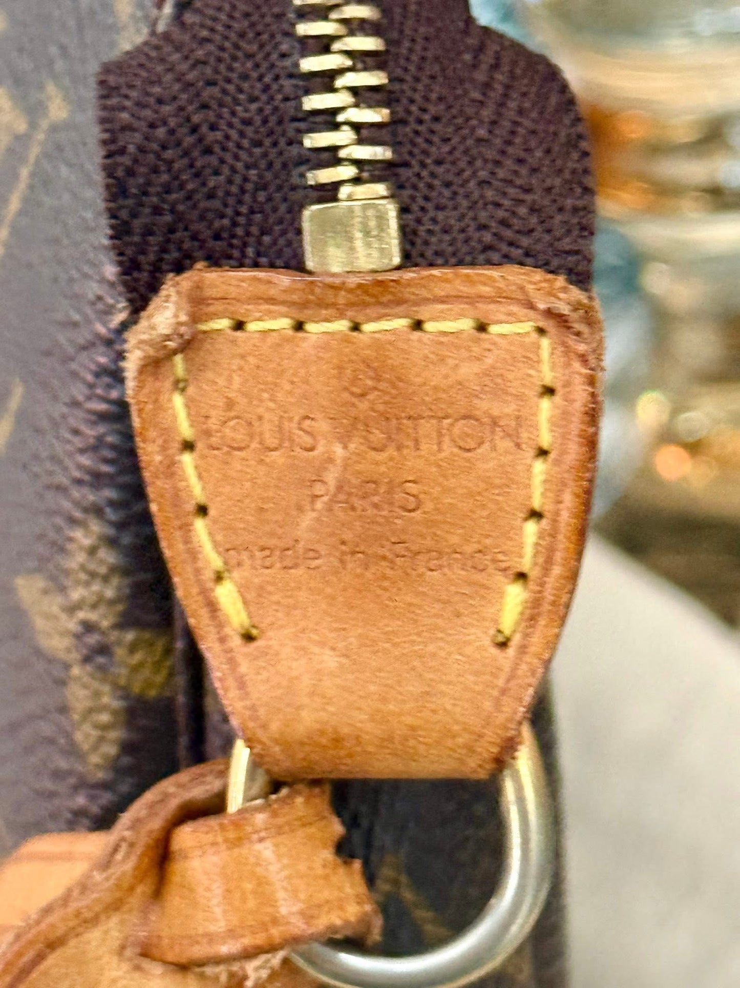 Pochette Accessories with Dustbag 📅 Year: 1999