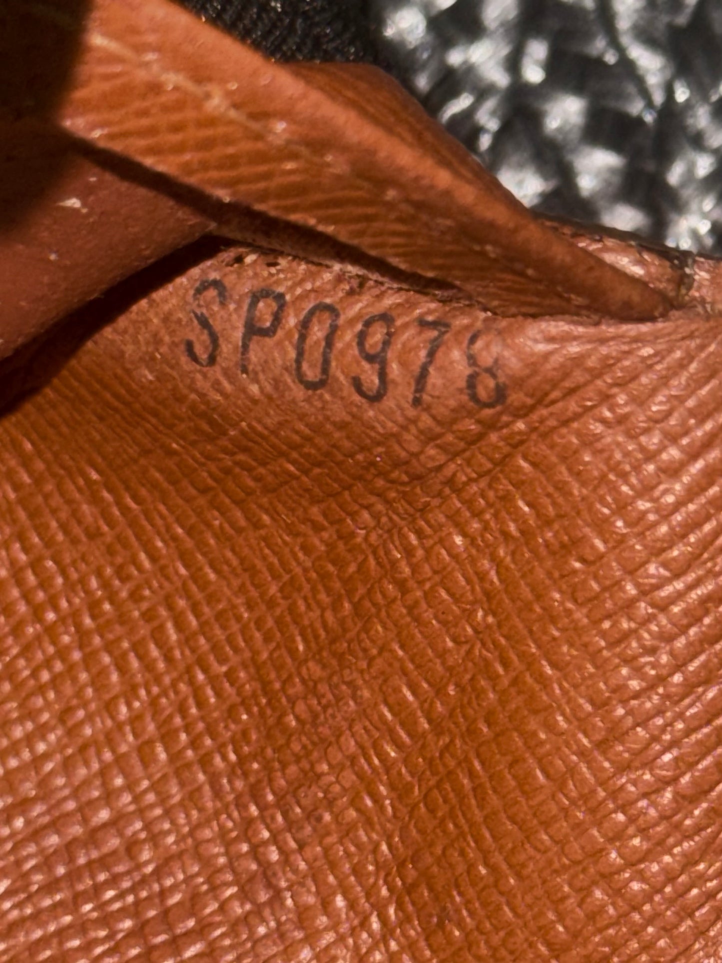 Etui Wallet Passport Holder in Monogram with 6 Cardholders 🗓️ Year: 1998