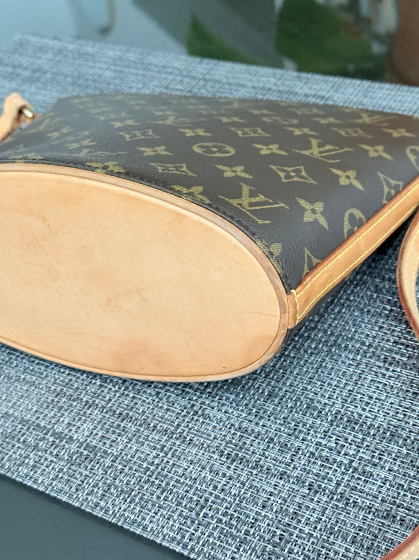 Drouot Crossbody-🗓️ Year 1999