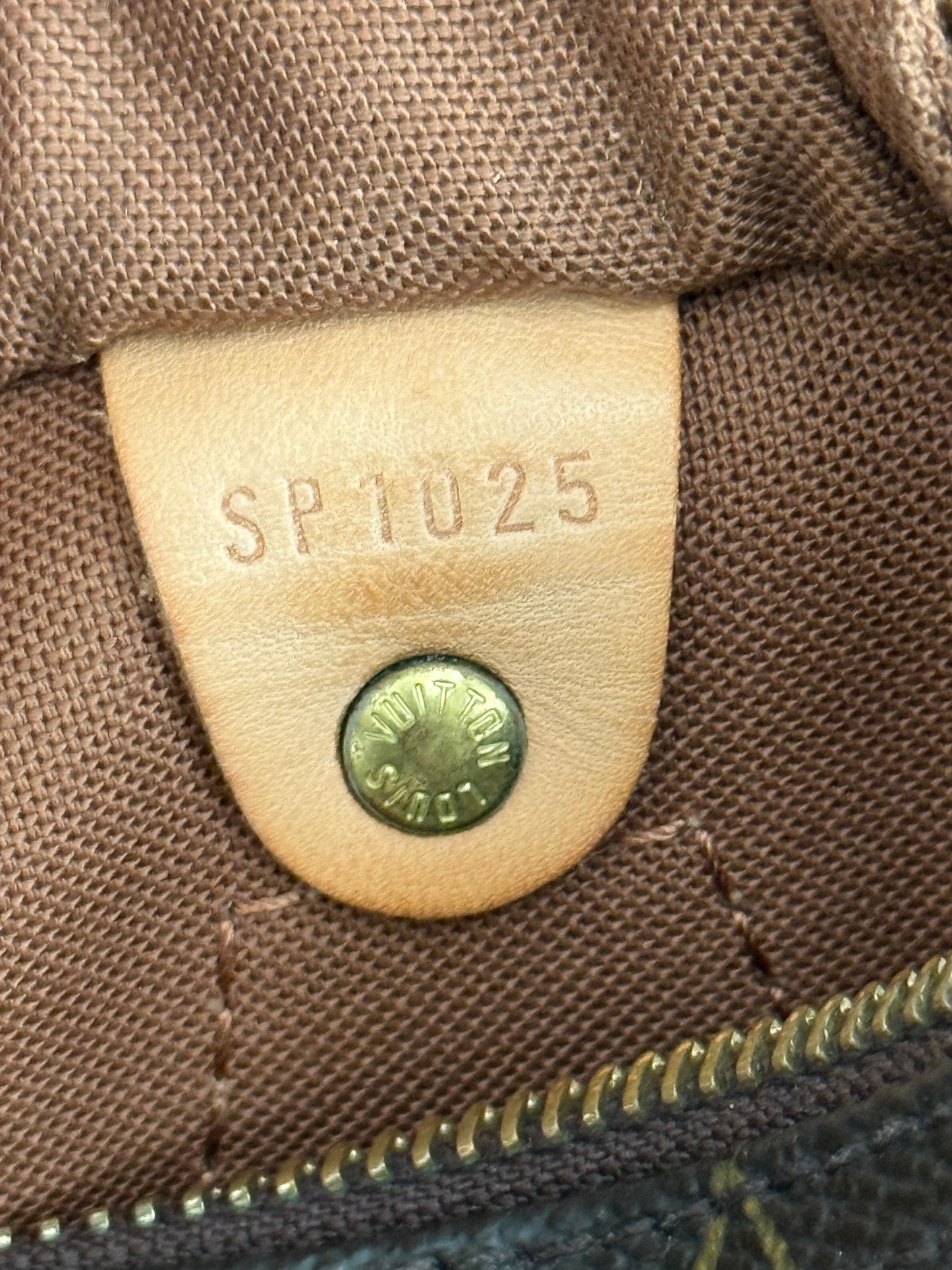 Speedy 25 in Monogram with Lock 🔐 and Key -🗓️ Year: 2005