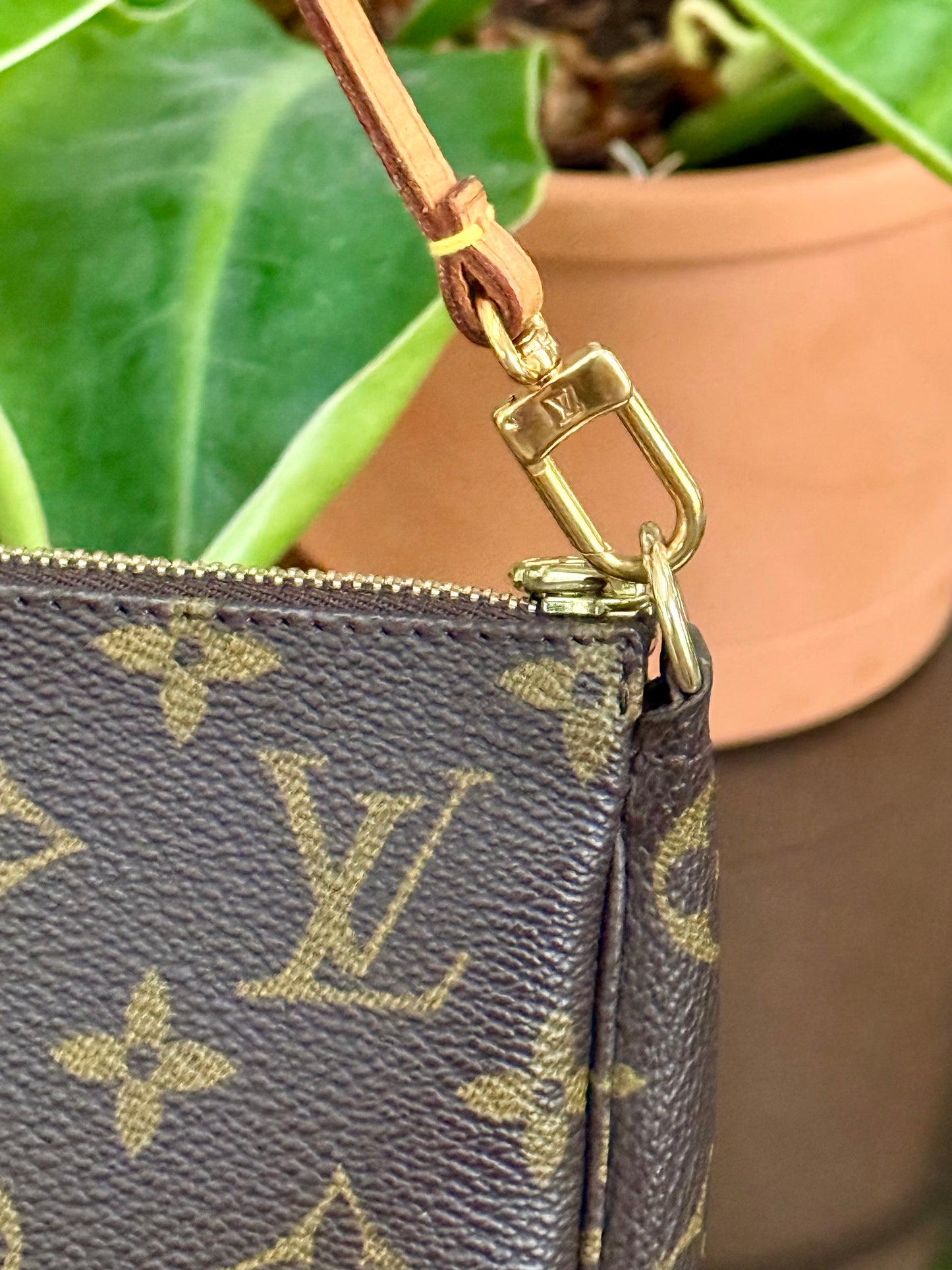 Pochette Accessories with Dustbag -🗓️ Year: 2001