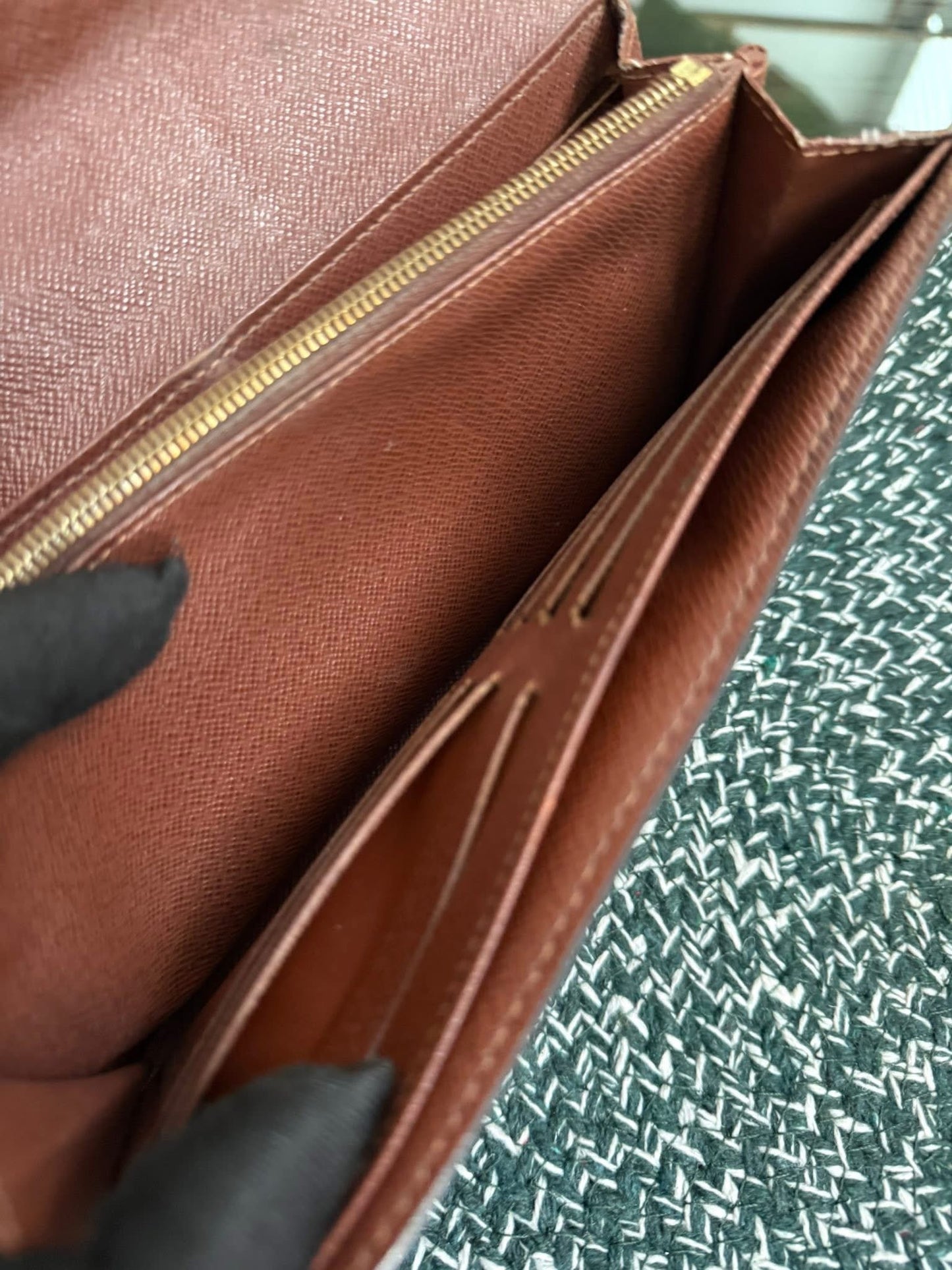 Boetie Long Wallet with 16 Cardholders 🗓️ Year: 2012