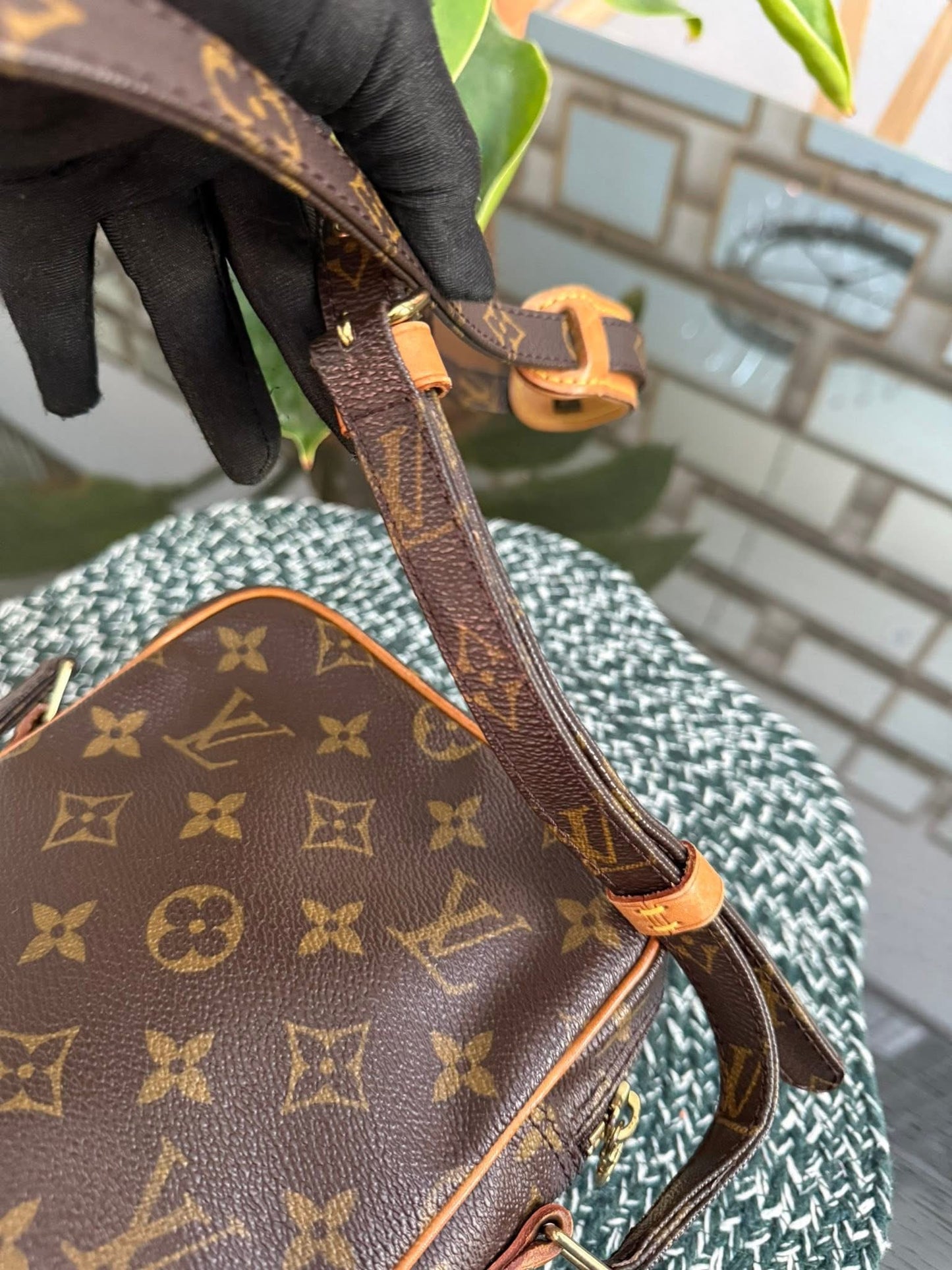 Amazon PM Crossbody 🗓️ Year: 2000
