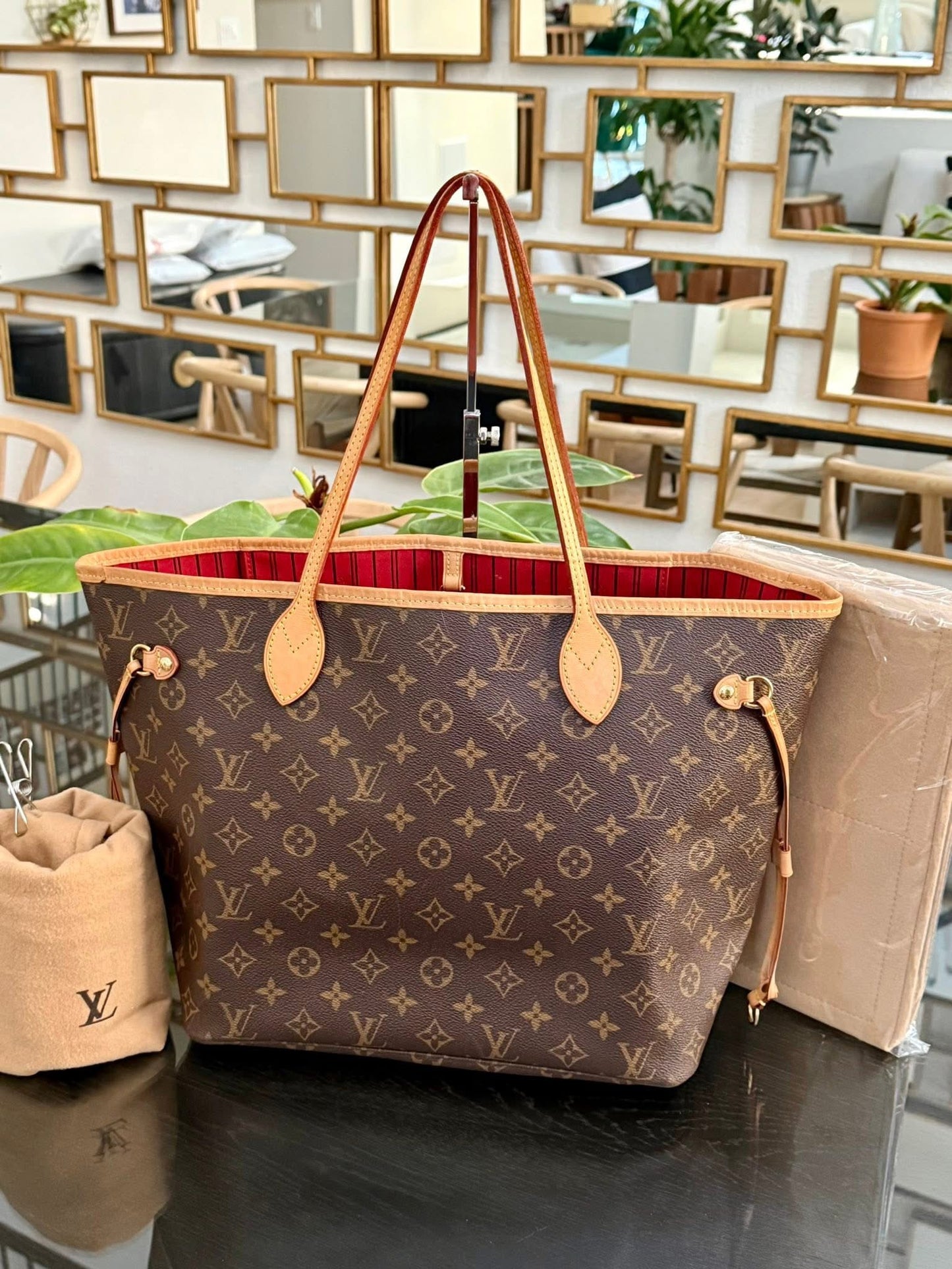 Neverfull MM Monogram in Cerise interior with Dustbag and Insert Organizer 🌺 📅 Year: 2018