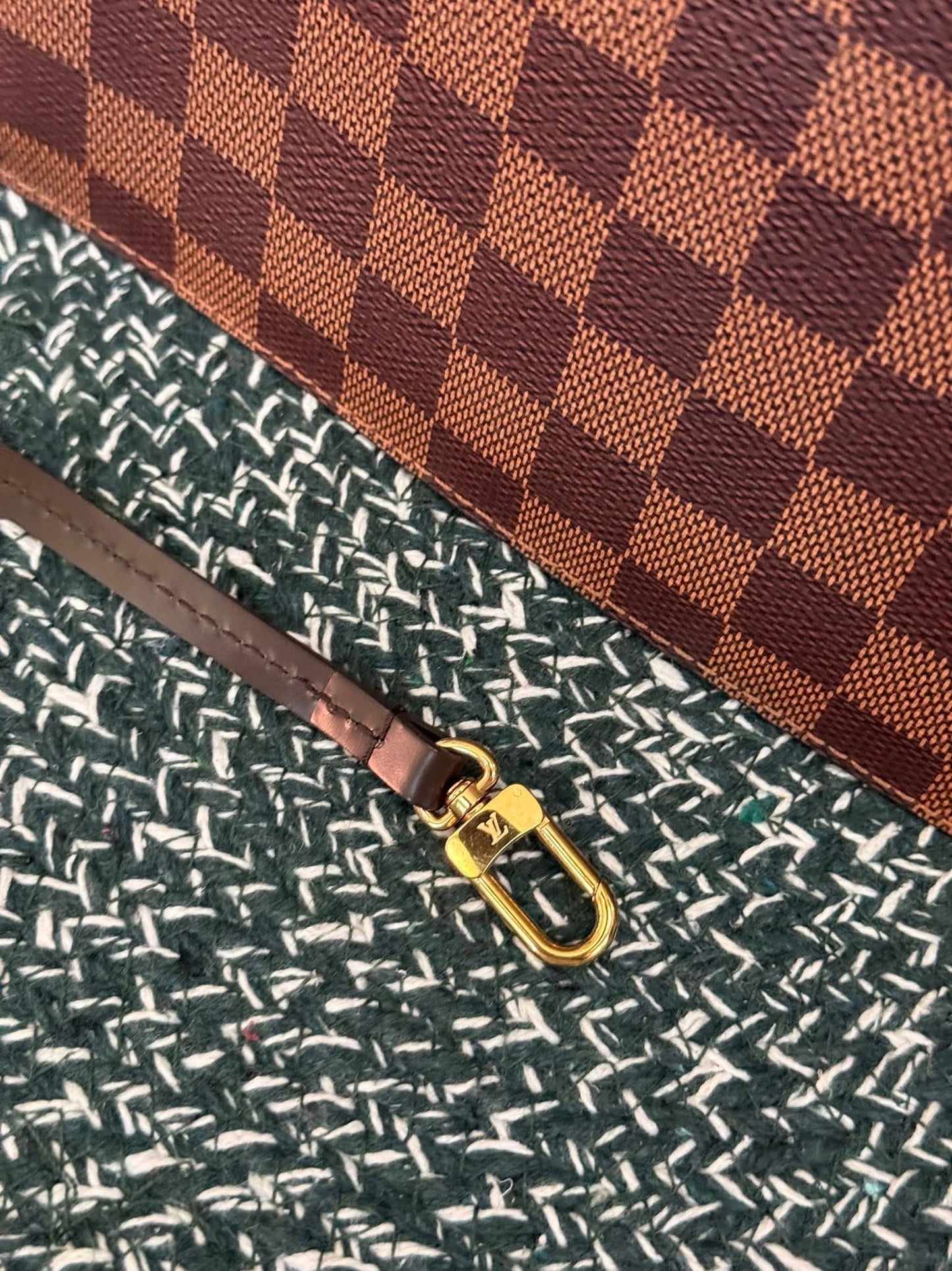 Neverfull MM in DE with Pouch comes with Dustbag and Non branded Twilly 🌺 📅 Year: 2015