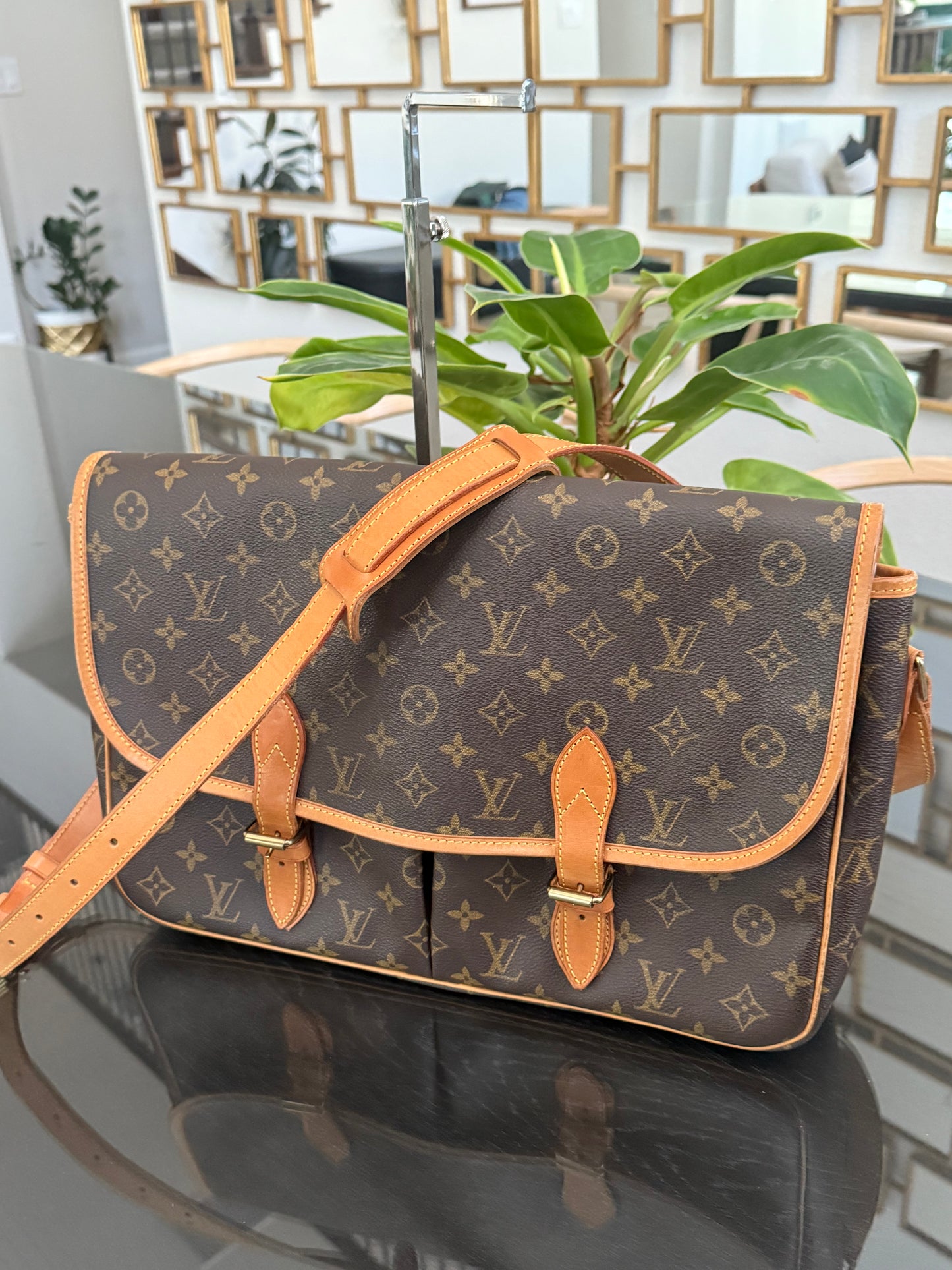Gibeciere GM Messenger/ Crossbody Bag 📅 Year: 1994