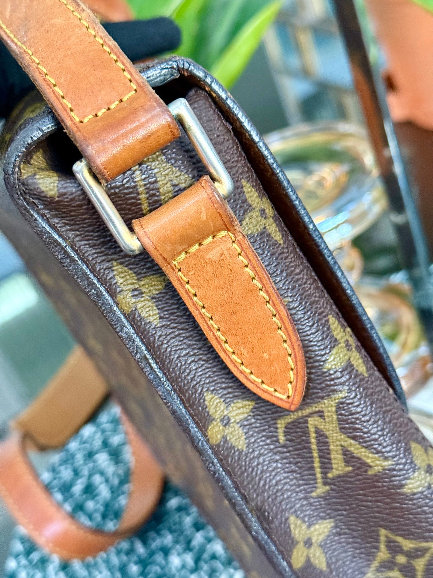 St. Cloud GM in Monogram 📅 Circa 80’s
💥No Peeling and No Stickiness💥
