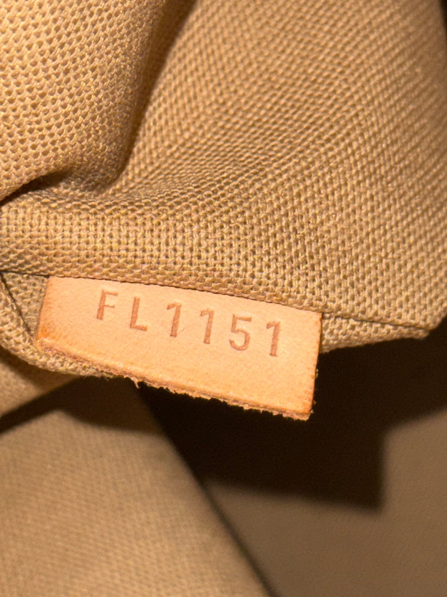 Delightful GM with Dustbag 🌹📅 Year: 2011