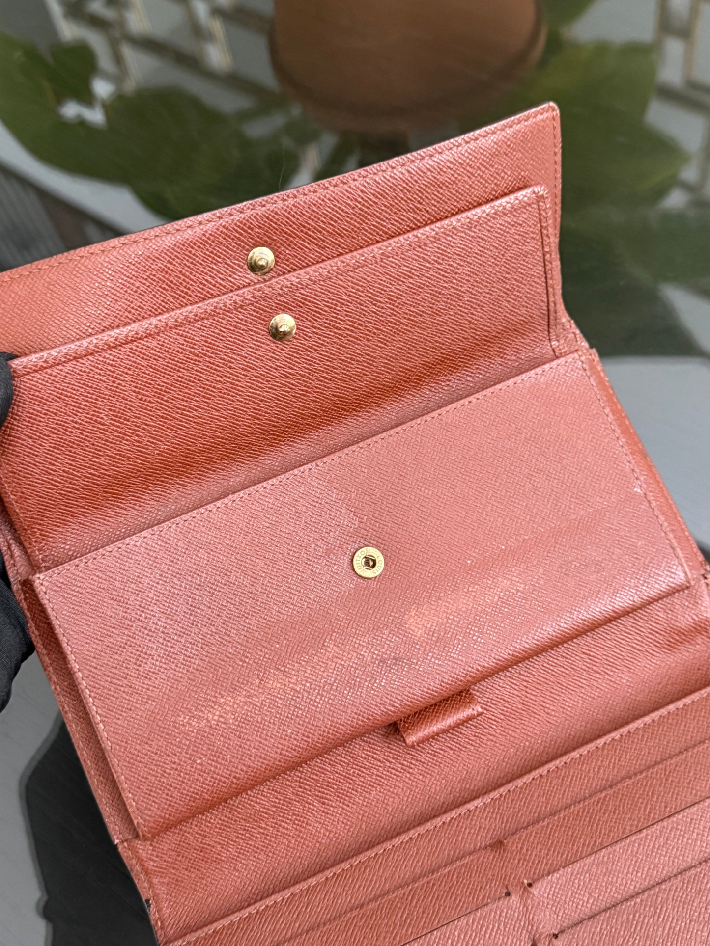 International Wallet with 8 Cardholders 🗓️ Year: 2000