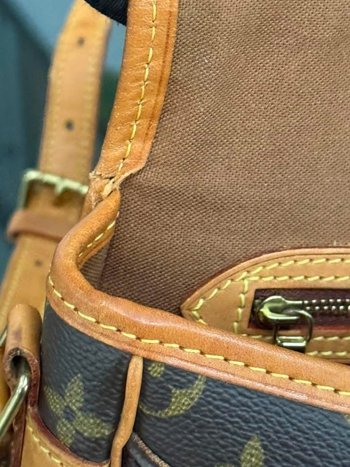 Sologne Crossbody 📅 Year: 2000