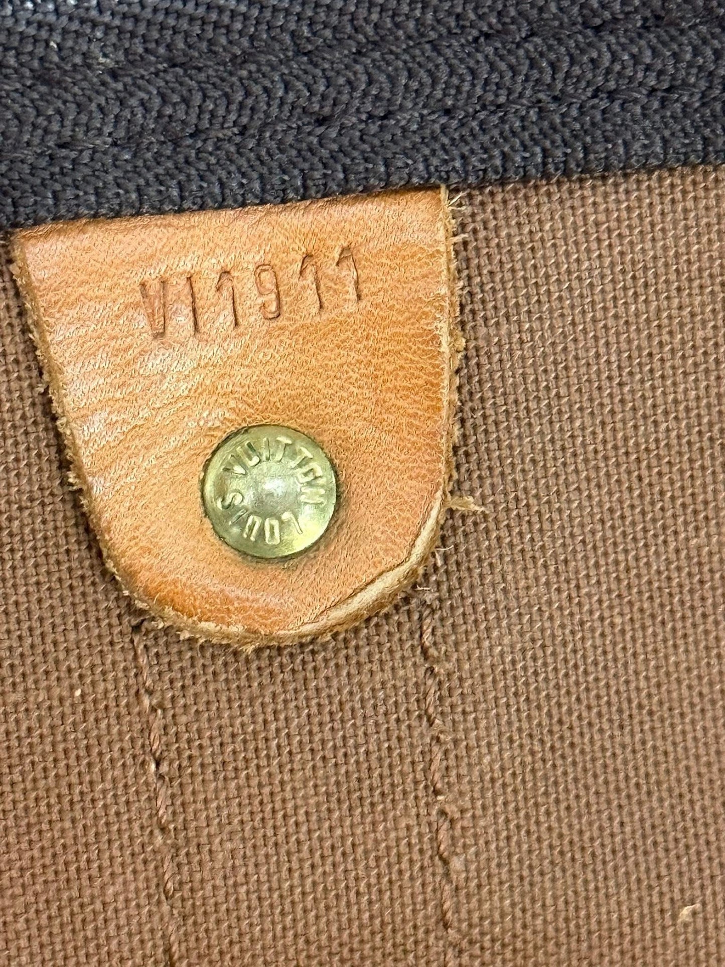 Keepall 60 Bandoulier with Original Strap, Luggage Tag and Poignet 📅 Year: 1991