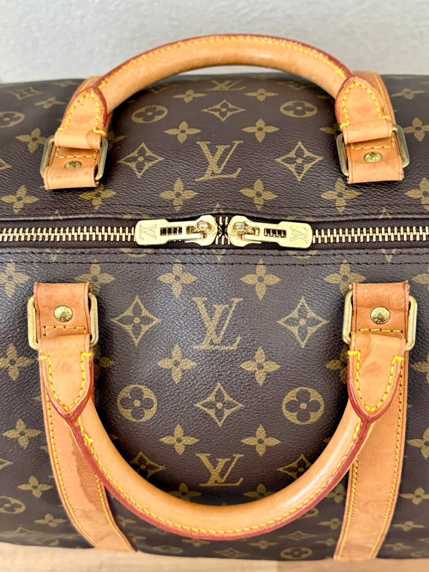 Keepall 60 Bandoulier with Original Strap, Luggage Tag and Poignet 📅 Year: 1991