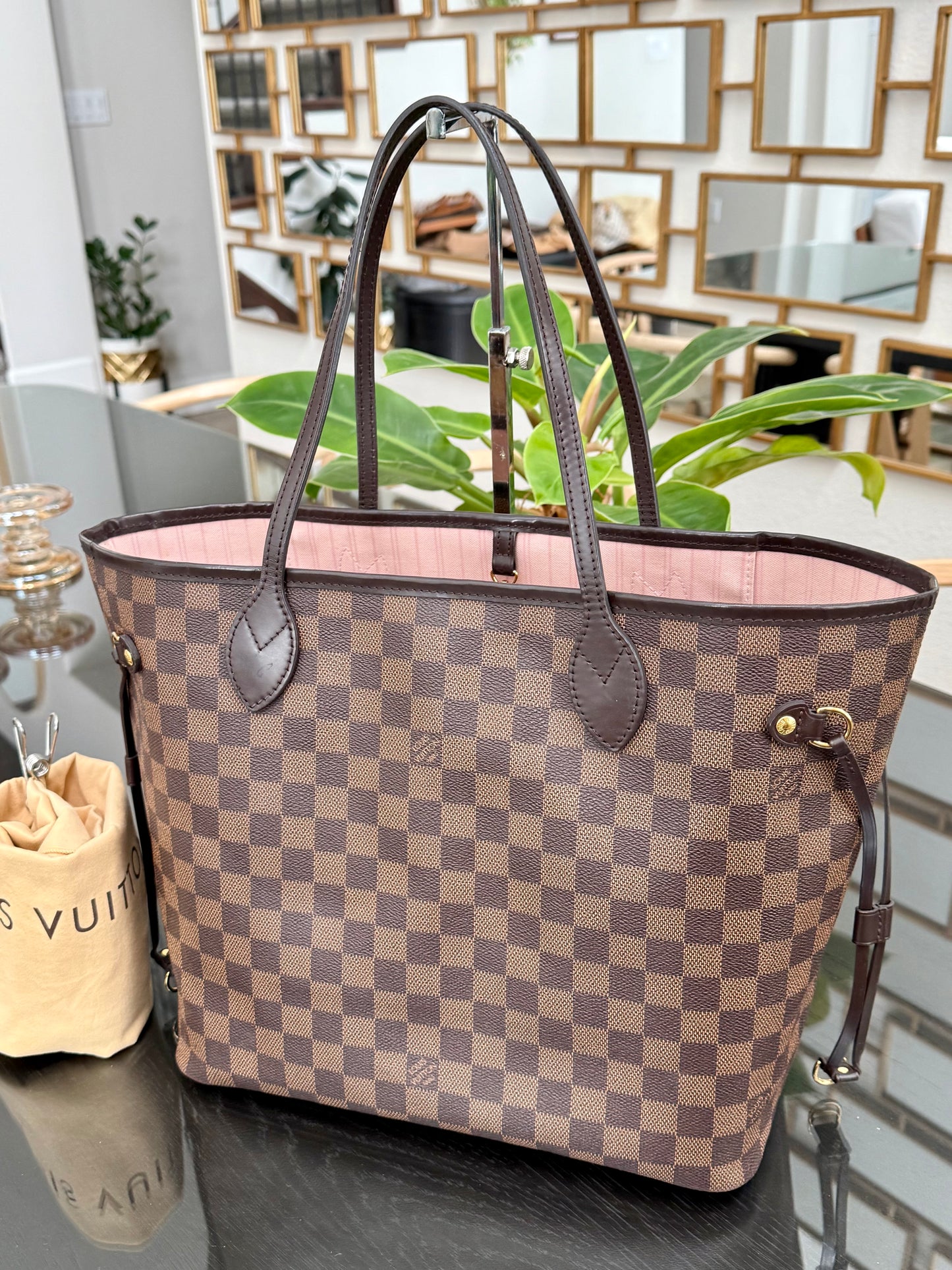 Neverfull MM in Rose Ballerine interior with Dustbag - Microchip