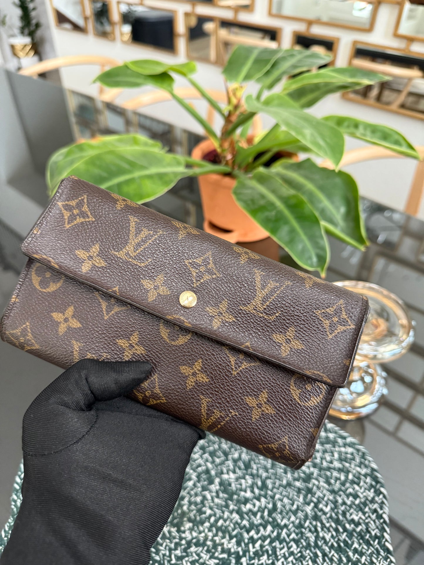 International Wallet in Monogram 🗓️ Year: 2003