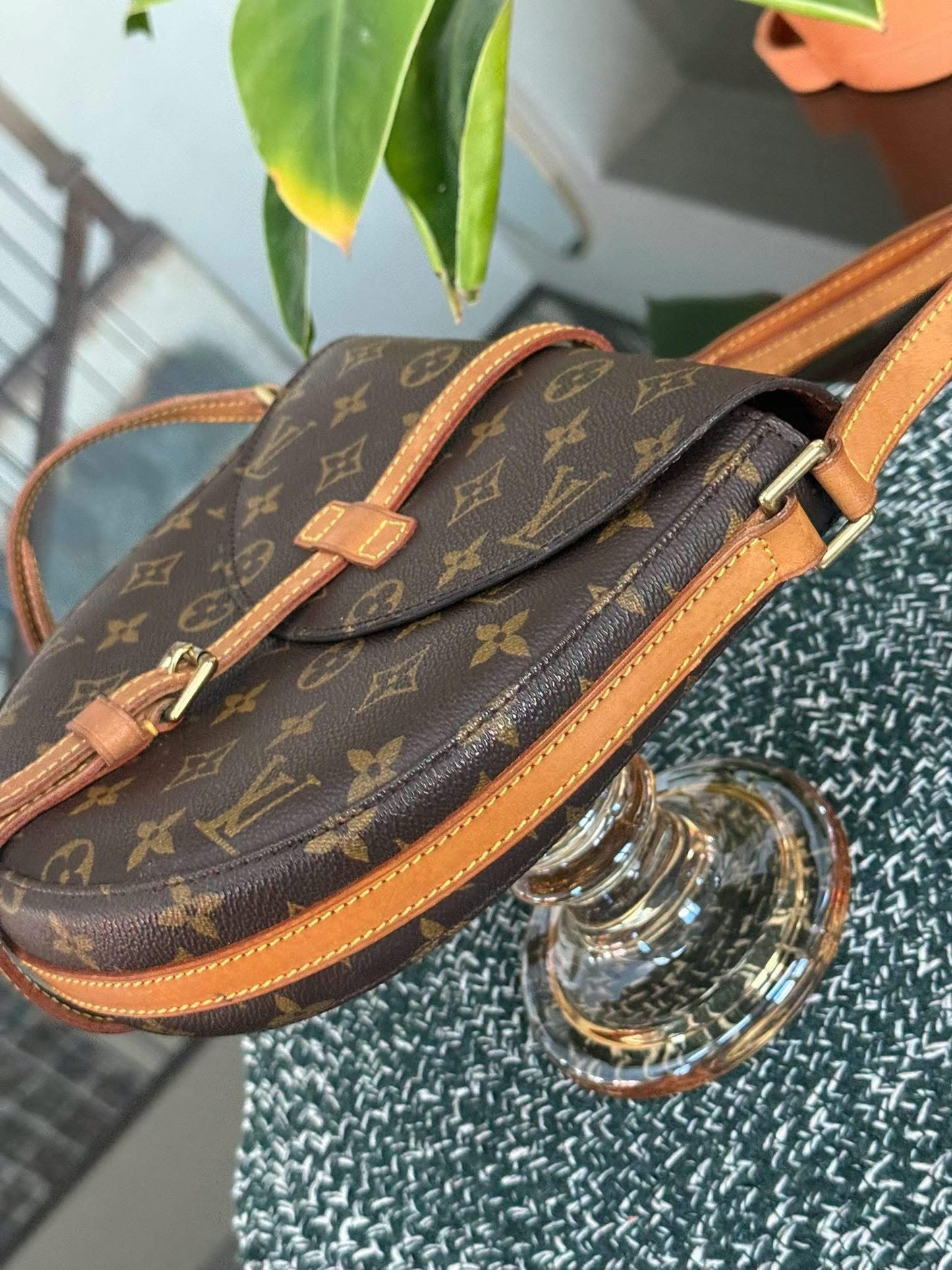 Chantilly MM Crossbody Bag 🌺 📅 Year: 1995
