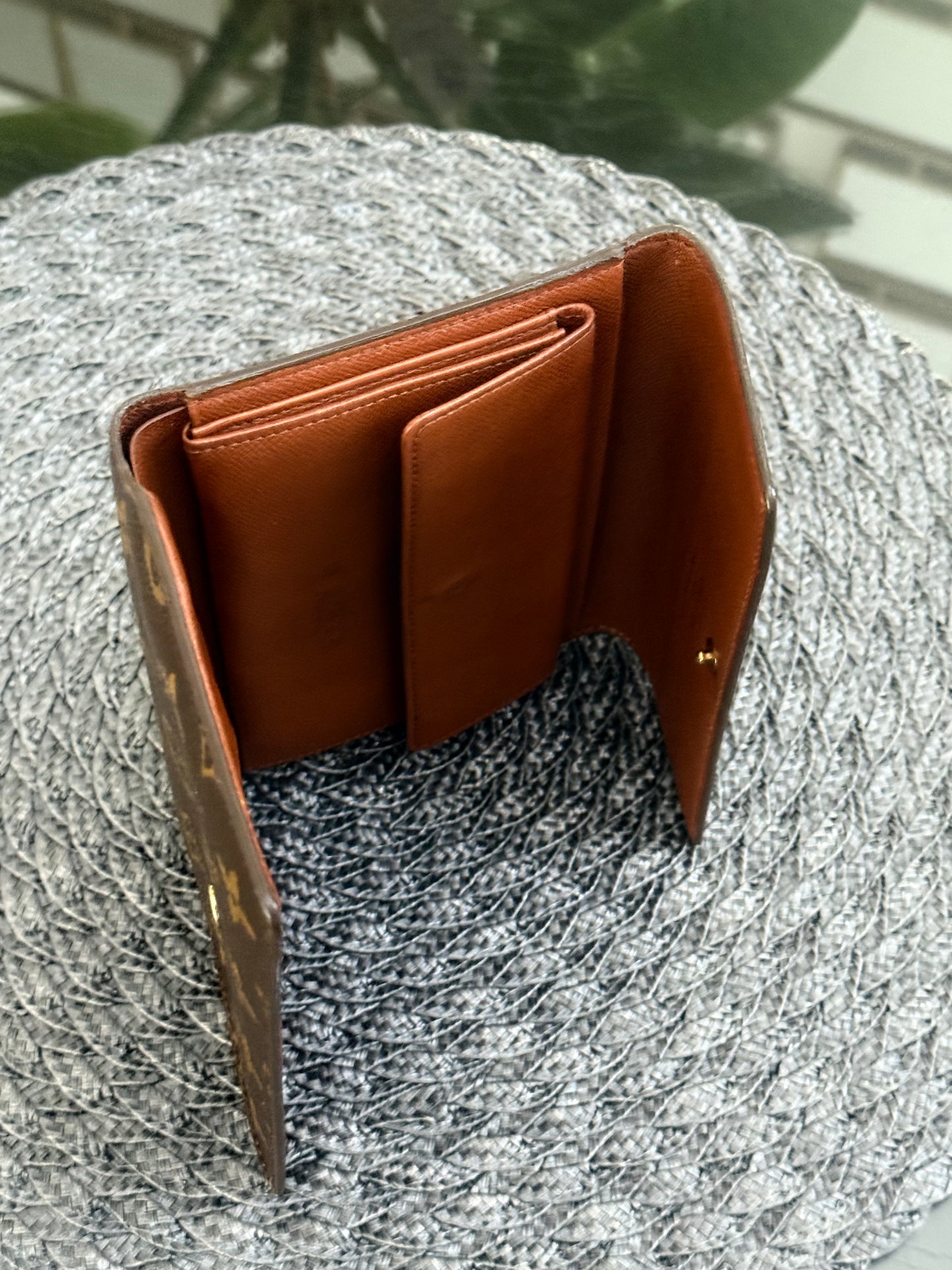 Etui Wallet Passport Holder in Monogram with 6 Cardholders 🗓️ Year: 1998