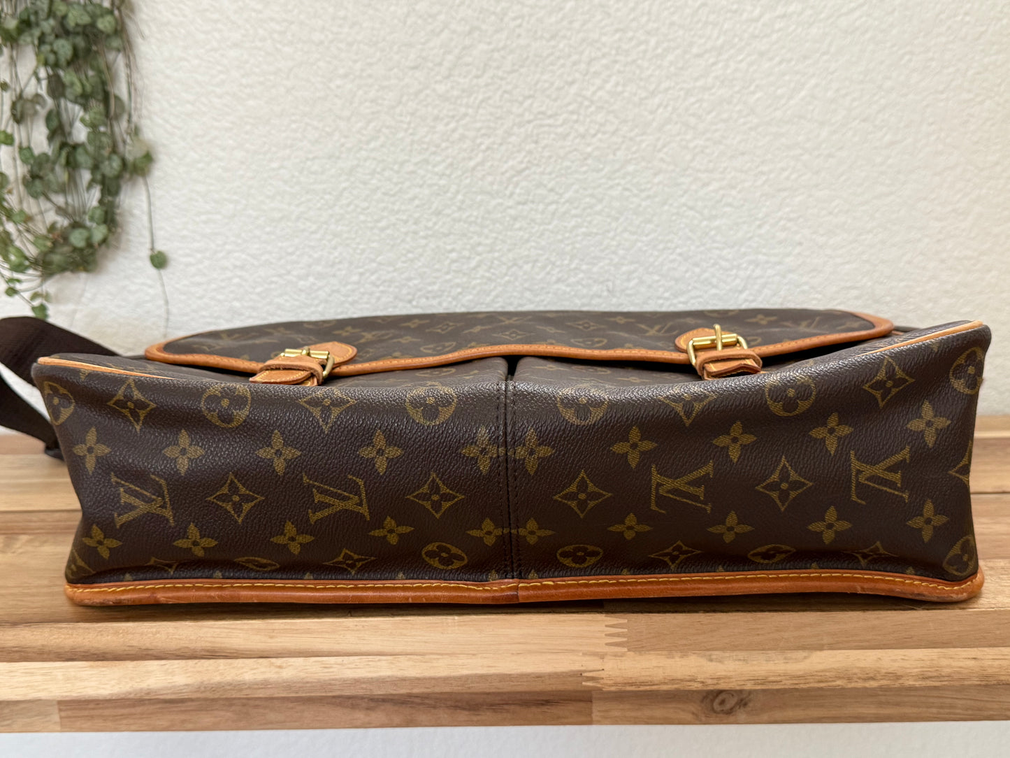 Gibeciere GM Crossbody - 📅 Year: 1997