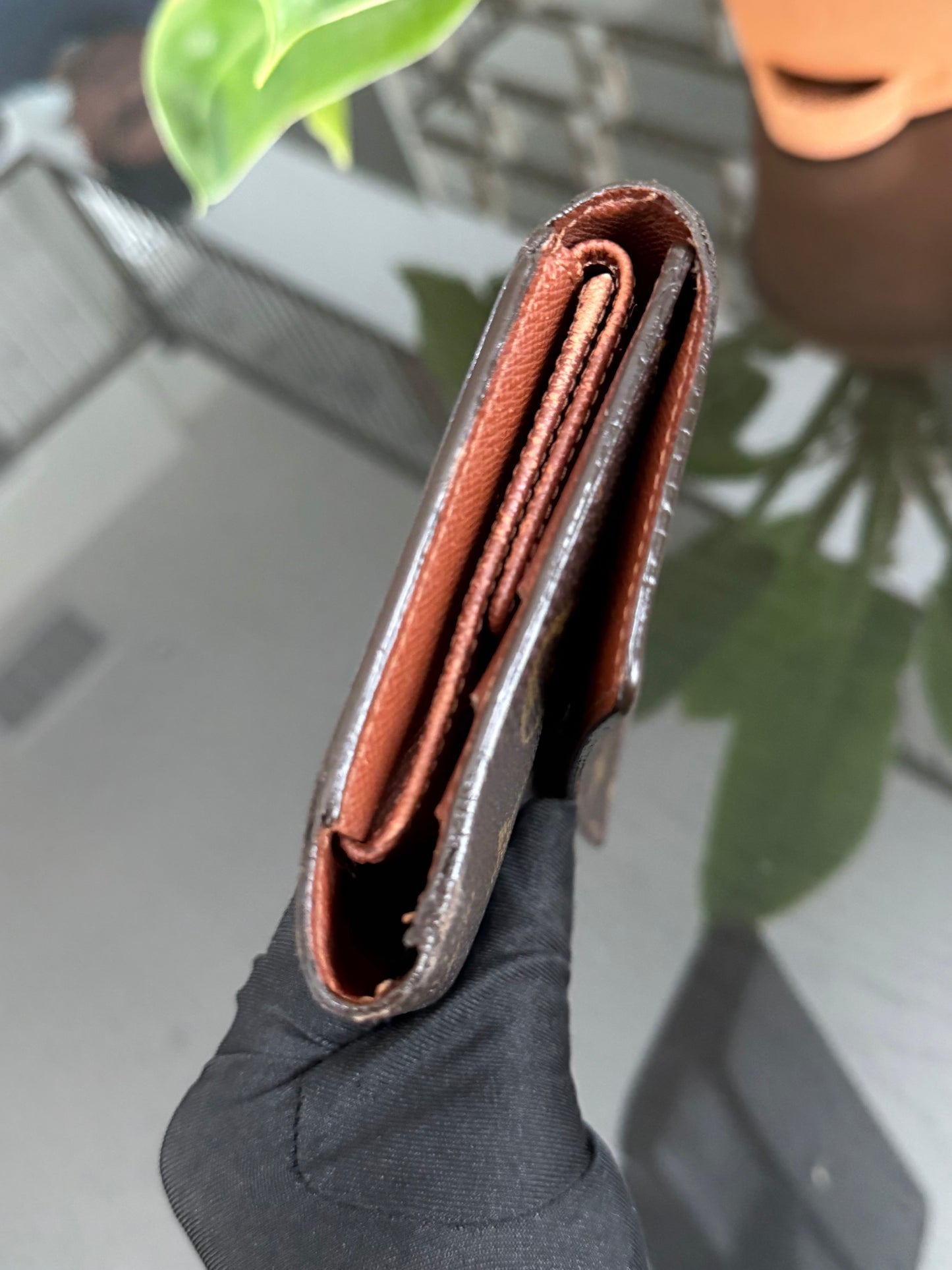 International Wallet with 8 Cardholders 🗓️ Year: 2000