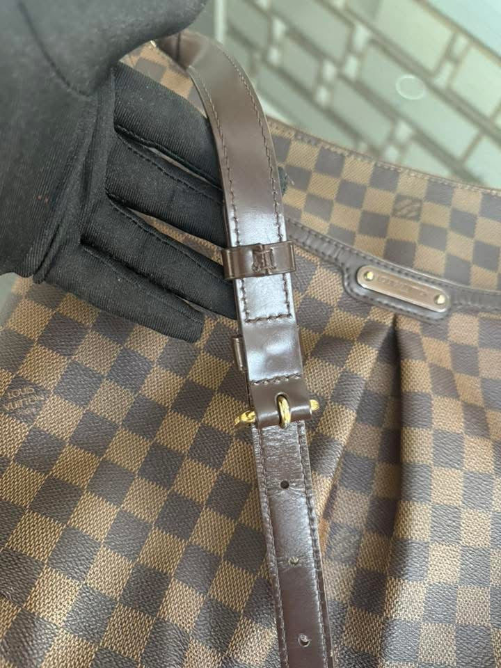 Bloomsbury GM Crossbody -🗓️ Year: 2009