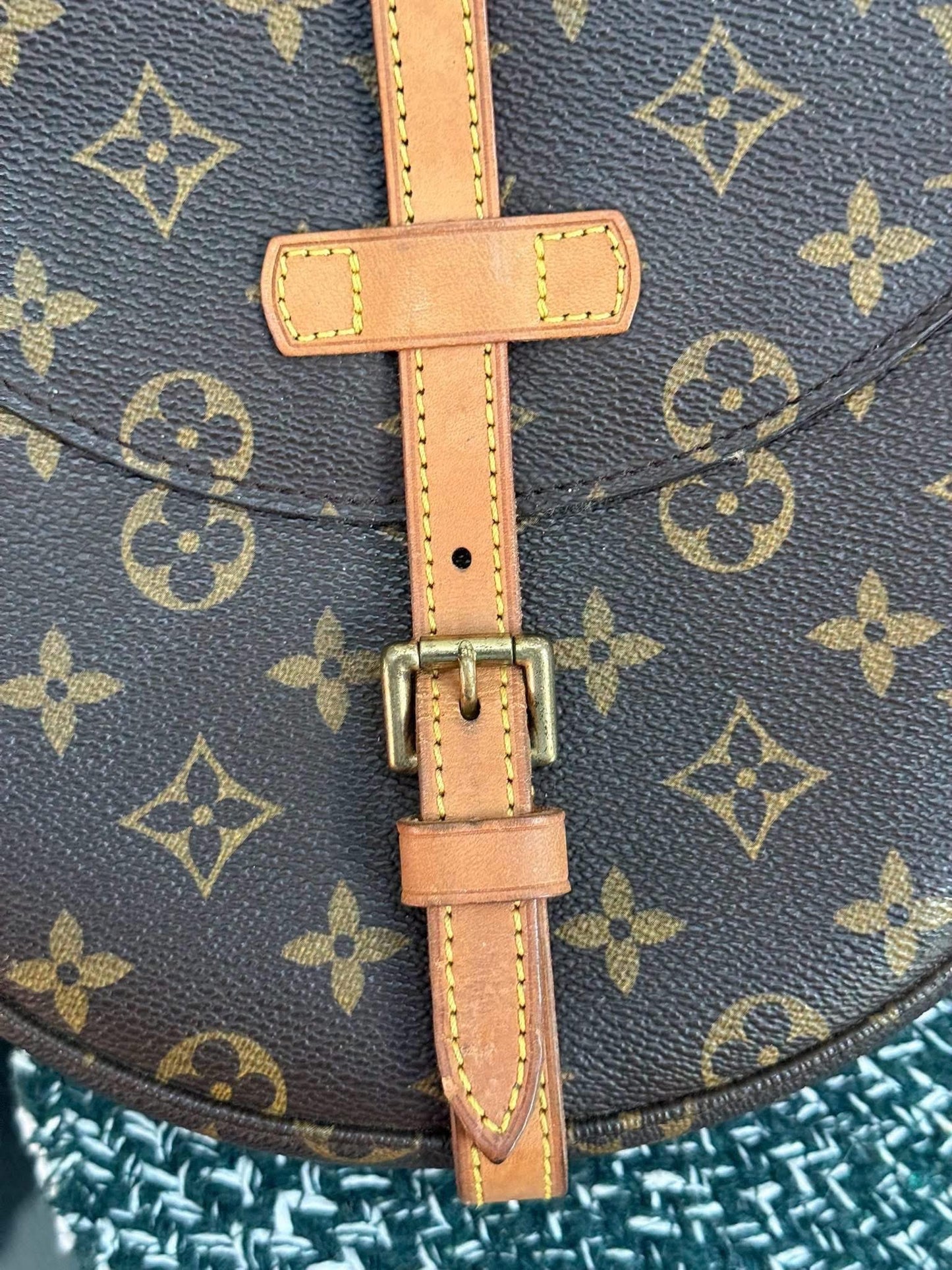 Chantilly MM Crossbody Bag 🌺 📅 Year: 1995