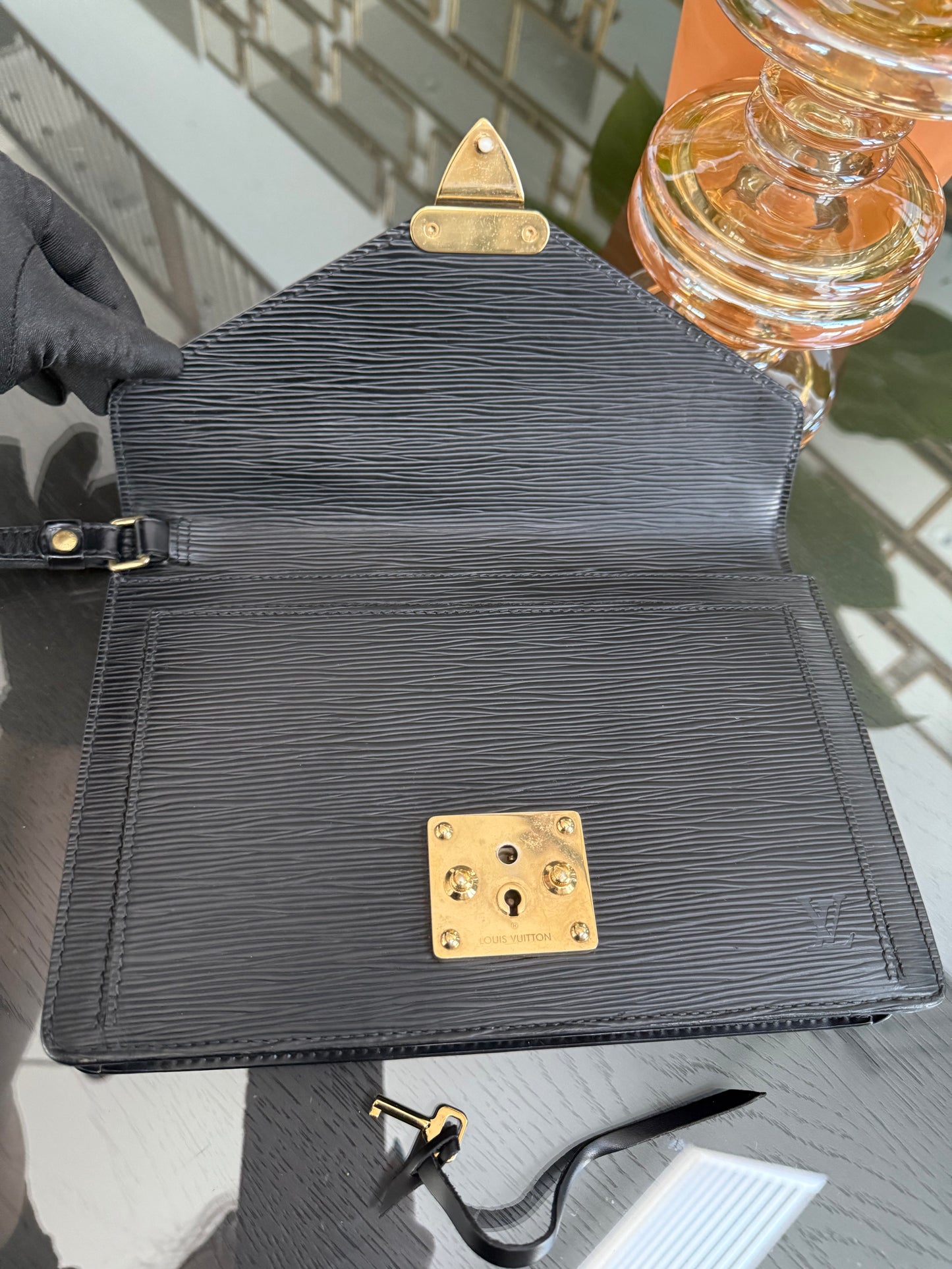 Epi Black Sellier Dragonne Clutch with 🔑 Key and Dustbag -🗓️ Year: 2005