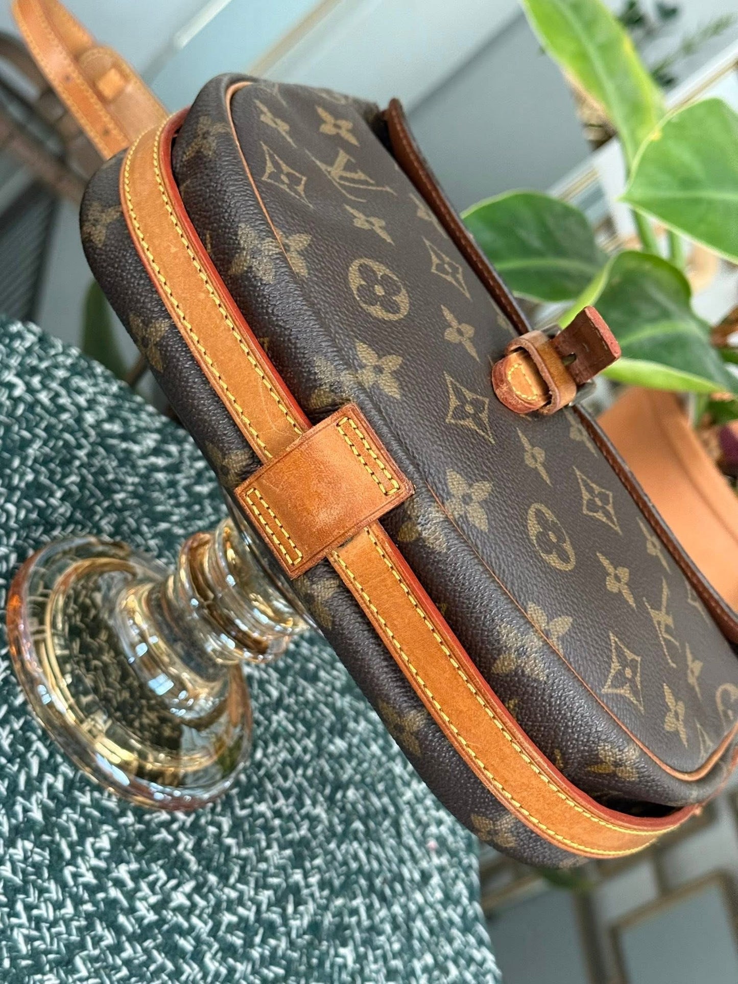 Jeaunefille MM Crossbody 📅 Year: 1989