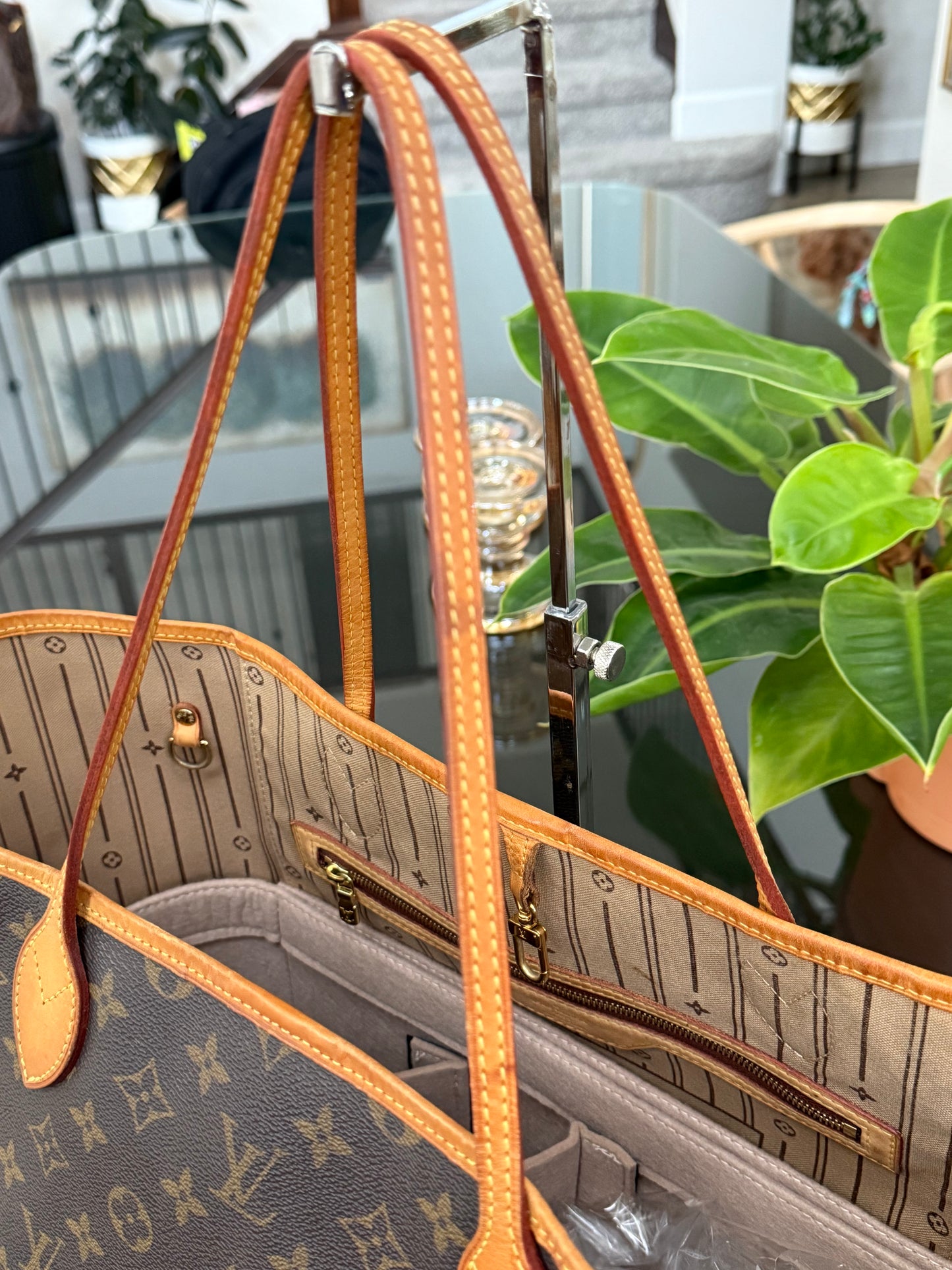 Neverfull GM with Dustbag and Insert Organizer 📅 Year: 2012