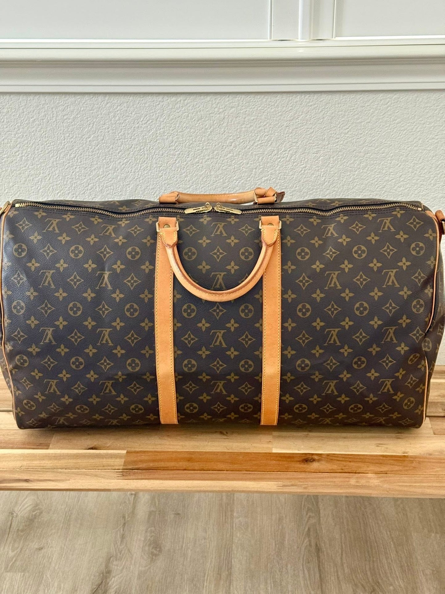 Keepall 60 Bandoulier with Original Strap, Luggage Tag and Poignet 📅 Year: 1994