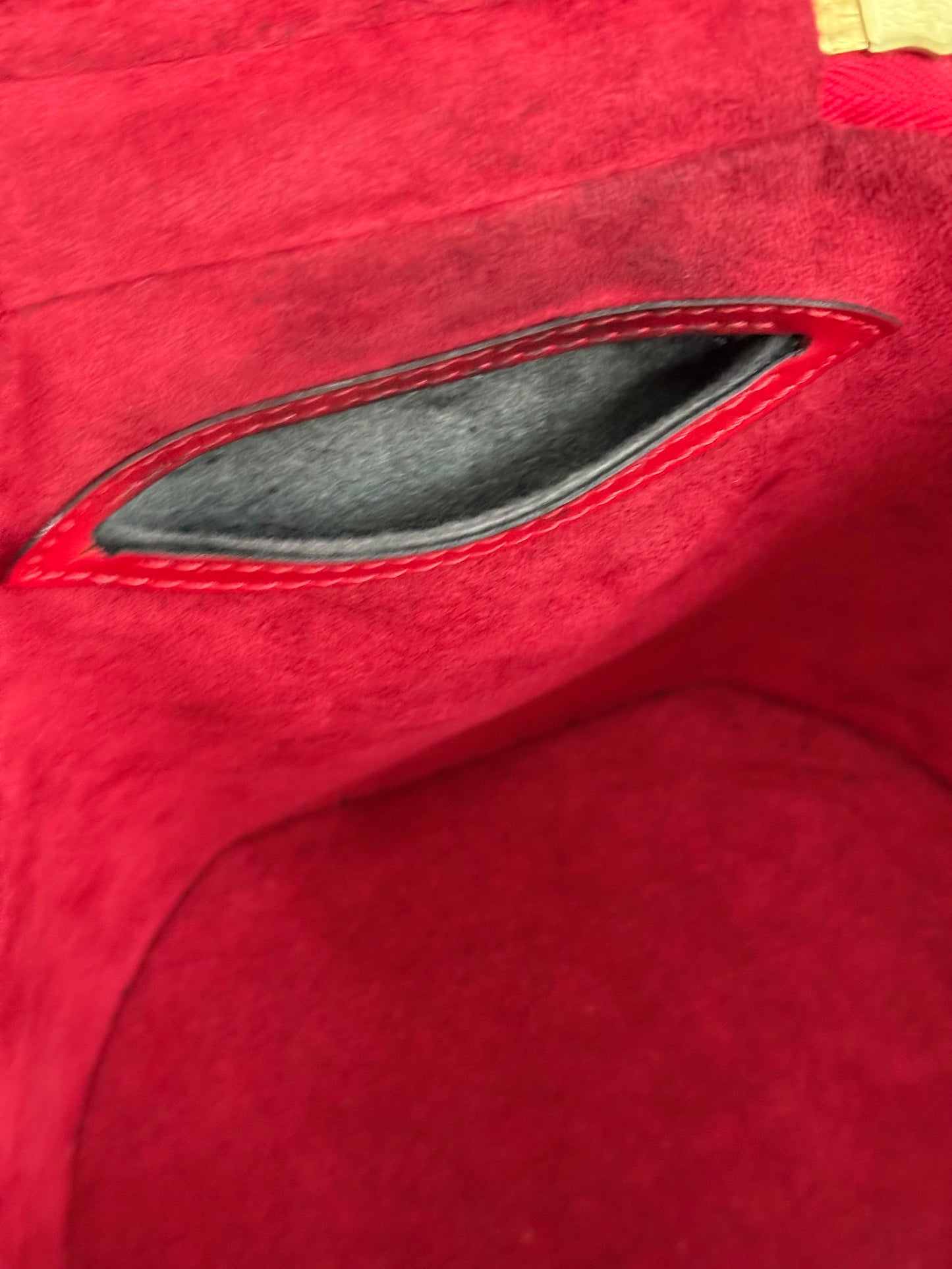 Epi Cannes with Lock No key-🗓️ Year: 2000