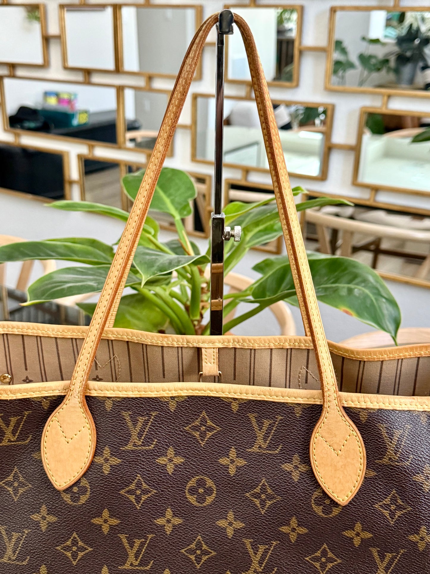 Neverfull MM in Monogram with Dustbag 🗓️ Year: 2007