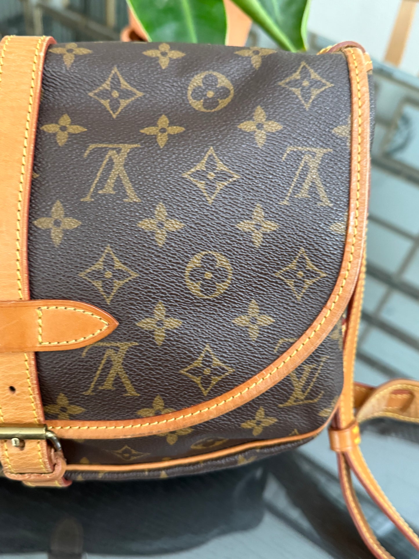 Saumur 30 Crossbody 🌺 Year: 1989