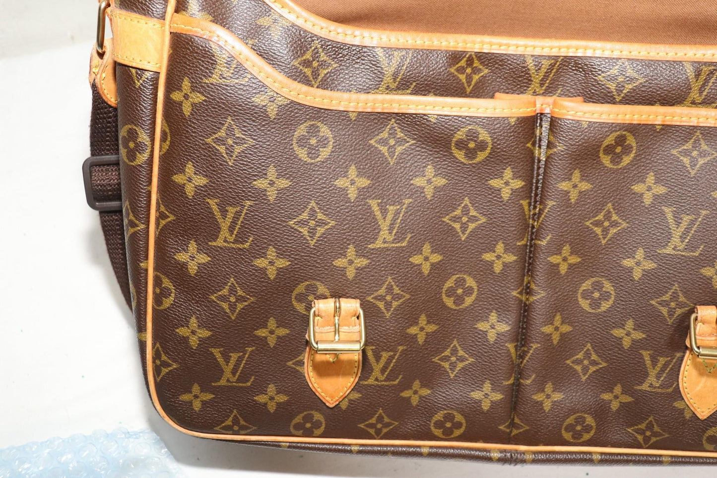 Gibeciere GM Crossbody - 📅 Year: 1997