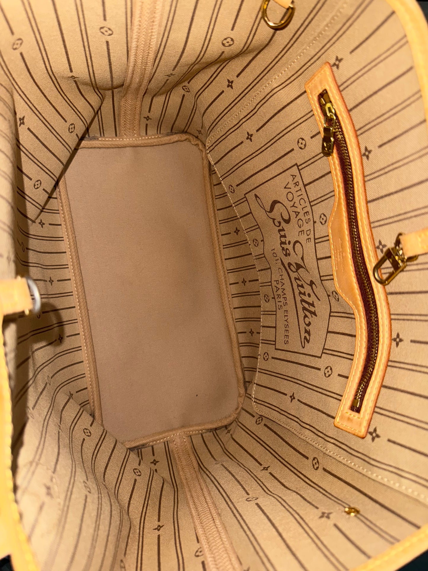 Neverfull MM in Monogram with Dustbag 🗓️ Year: 2007