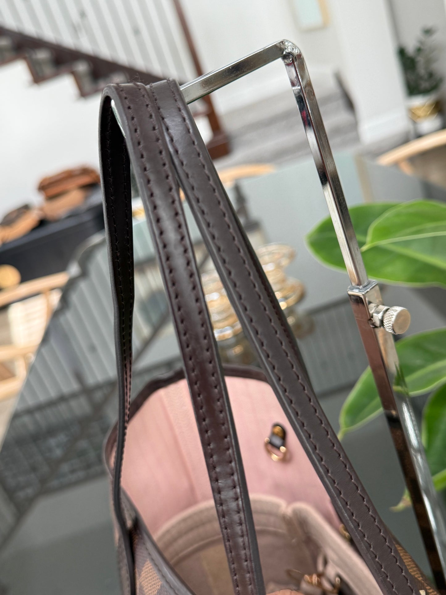 Neverfull MM in Rose Ballerine interior with Dustbag - Microchip