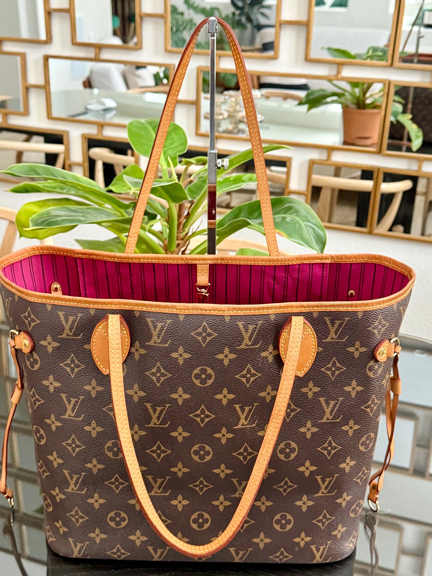 Neverfull MM in Peony interior with Dustbag 📅 Year: 2019