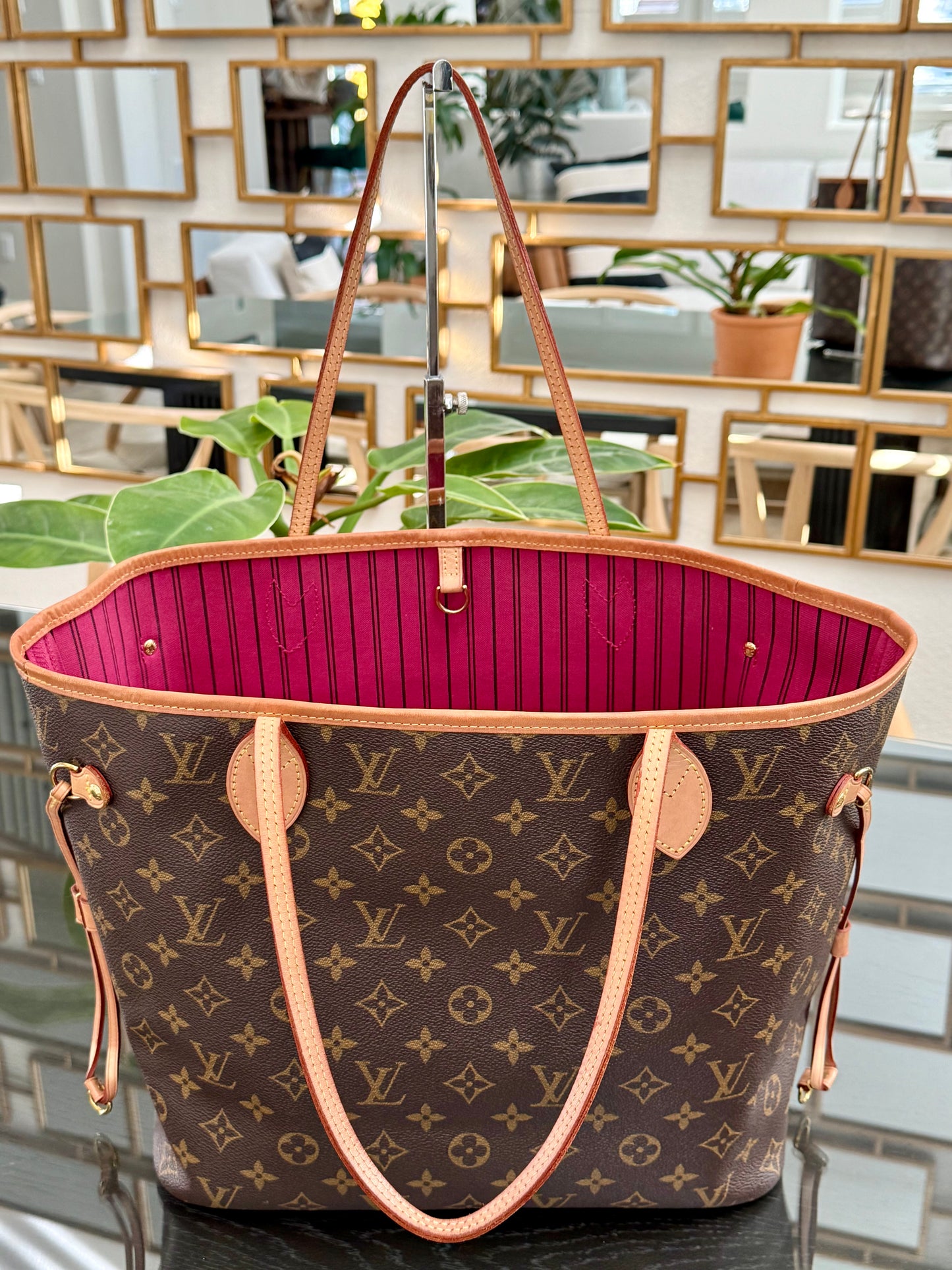 Neverfull MM Monogram in Peony with Dustbag 📅 Year: 2020