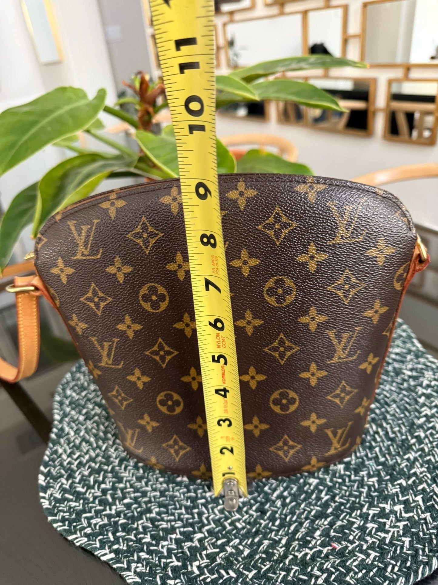 Drouot Crossbody-🗓️ Year: 2004