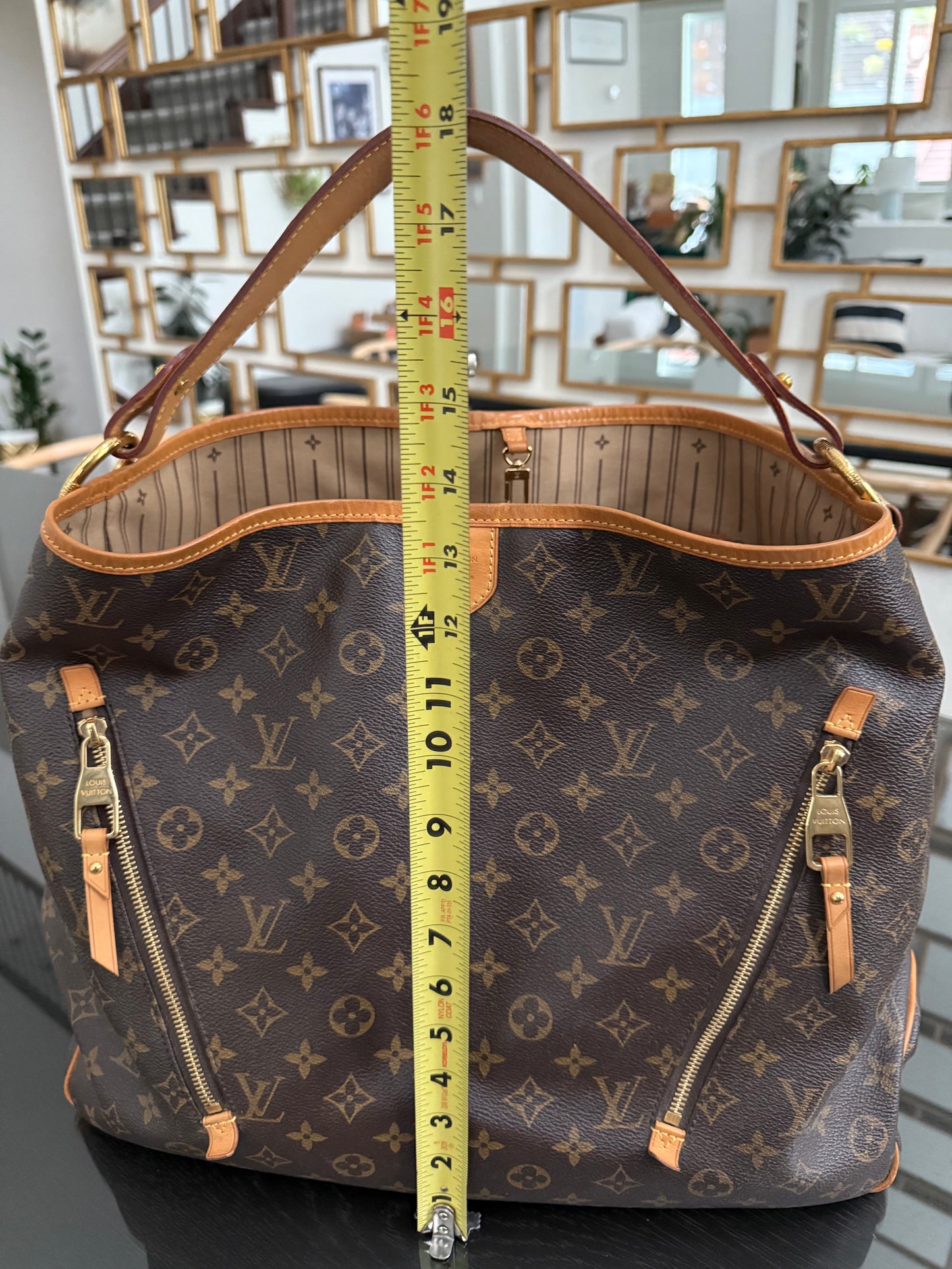 Delightful GM with Dustbag 🌹📅 Year: 2011